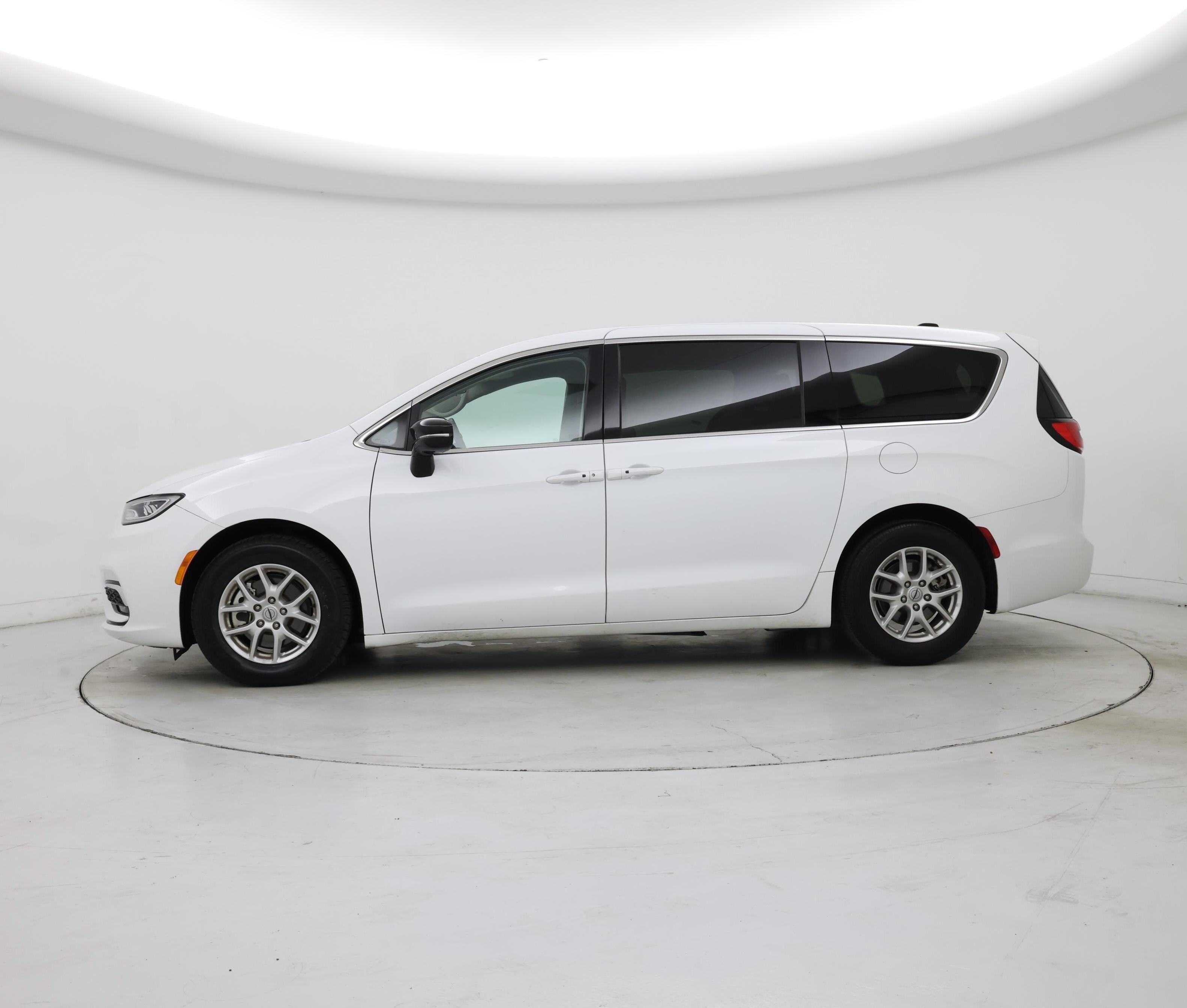 Thumbnail: 2024 Chrysler Pacifica - 3