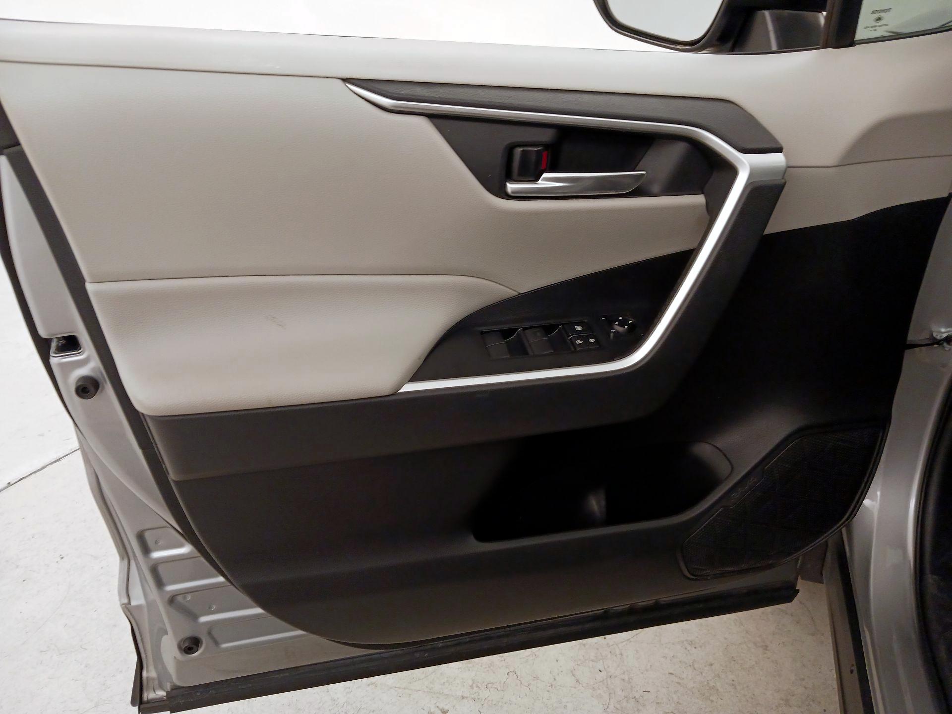 Thumbnail: 2021 Toyota RAV4 - 12