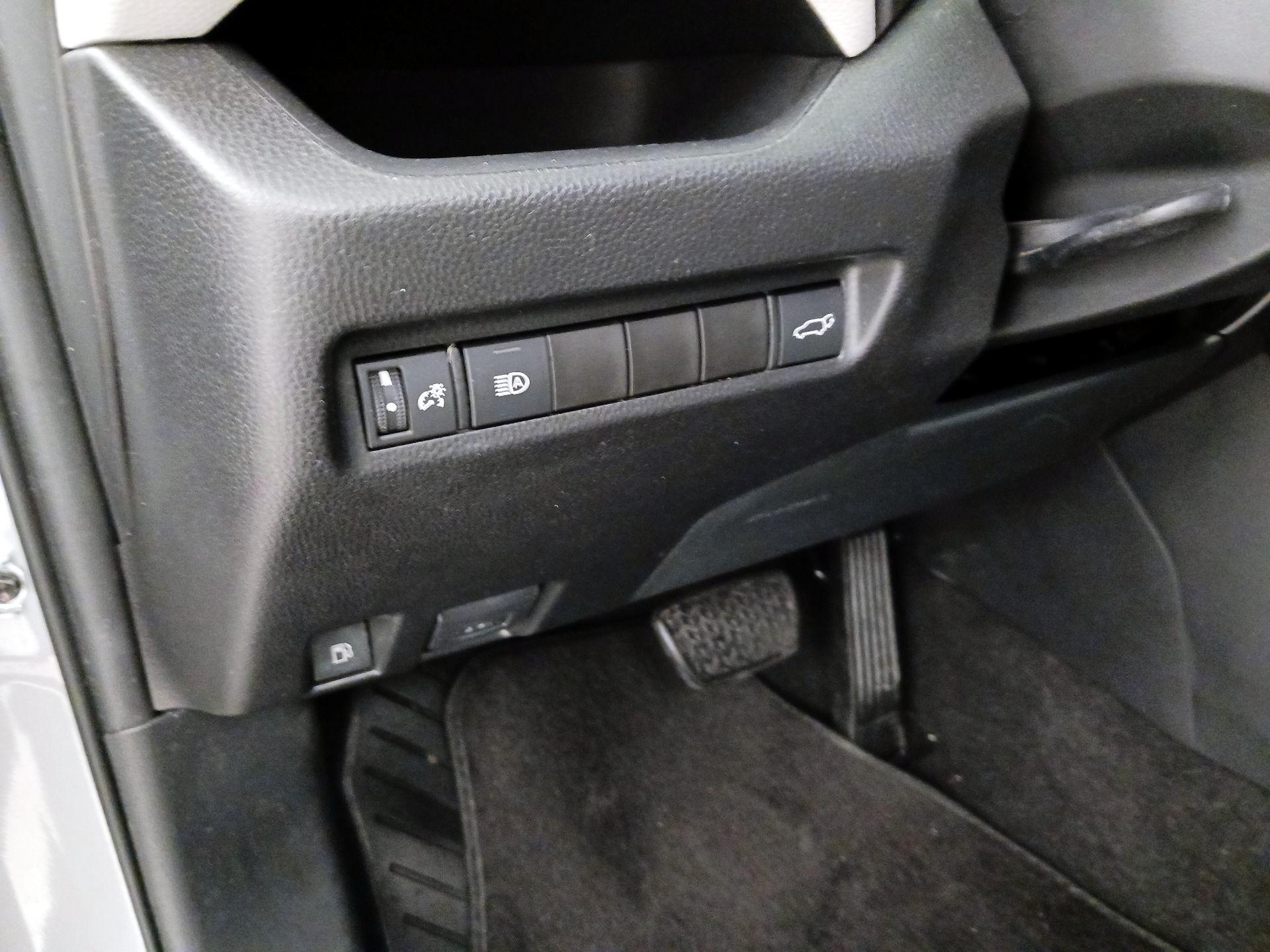 Thumbnail: 2021 Toyota RAV4 - 13