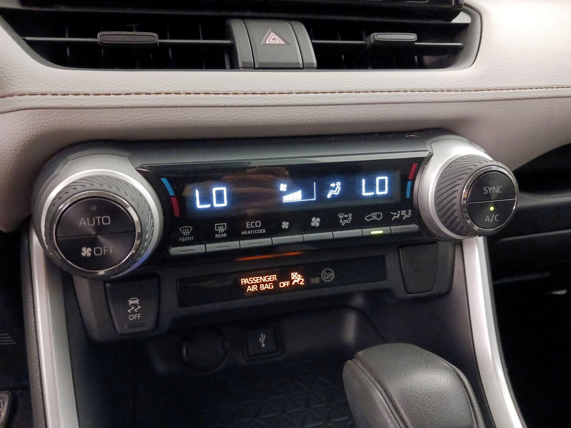 Thumbnail: 2021 Toyota RAV4 - 16