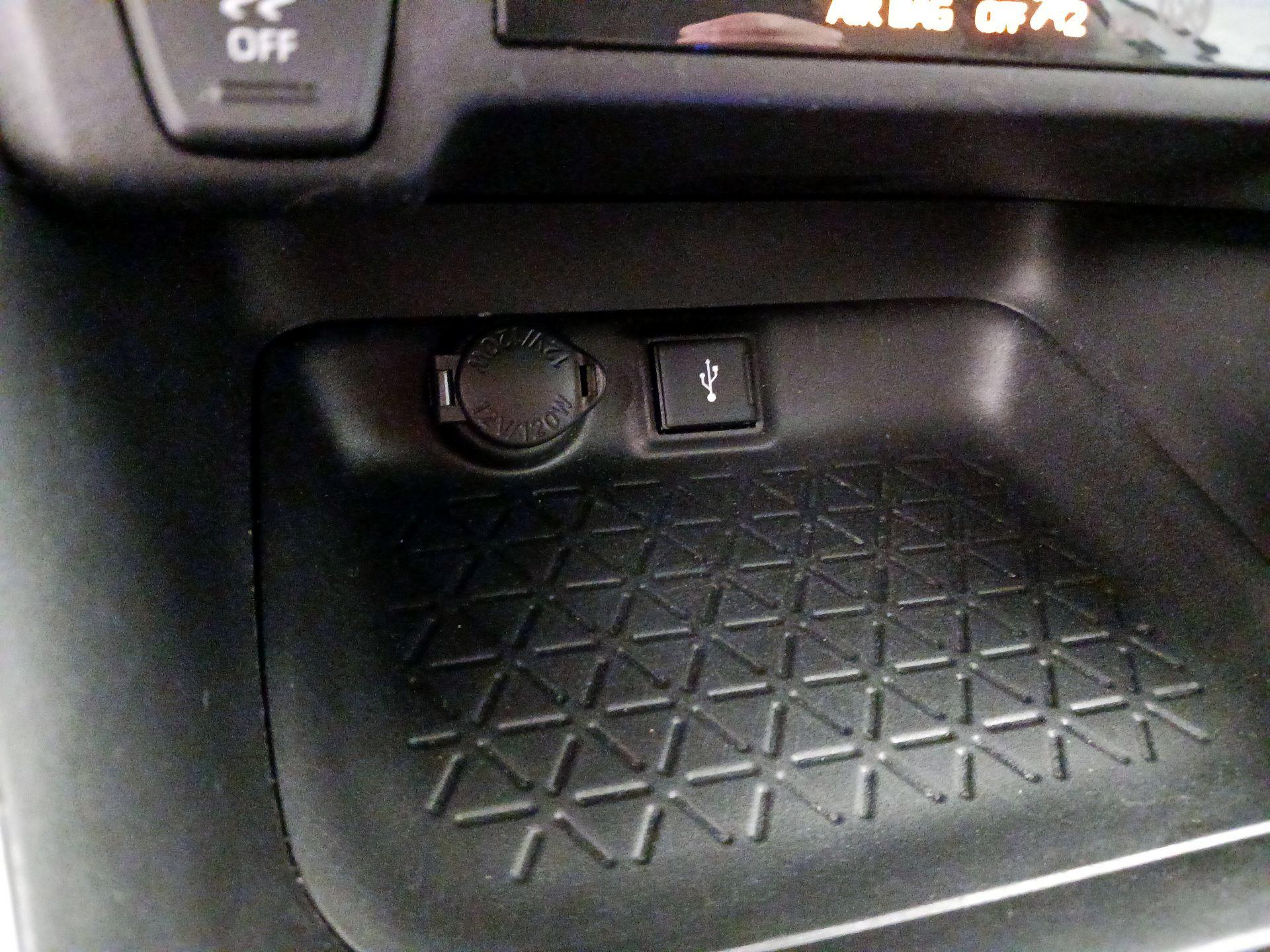 Thumbnail: 2021 Toyota RAV4 - 18