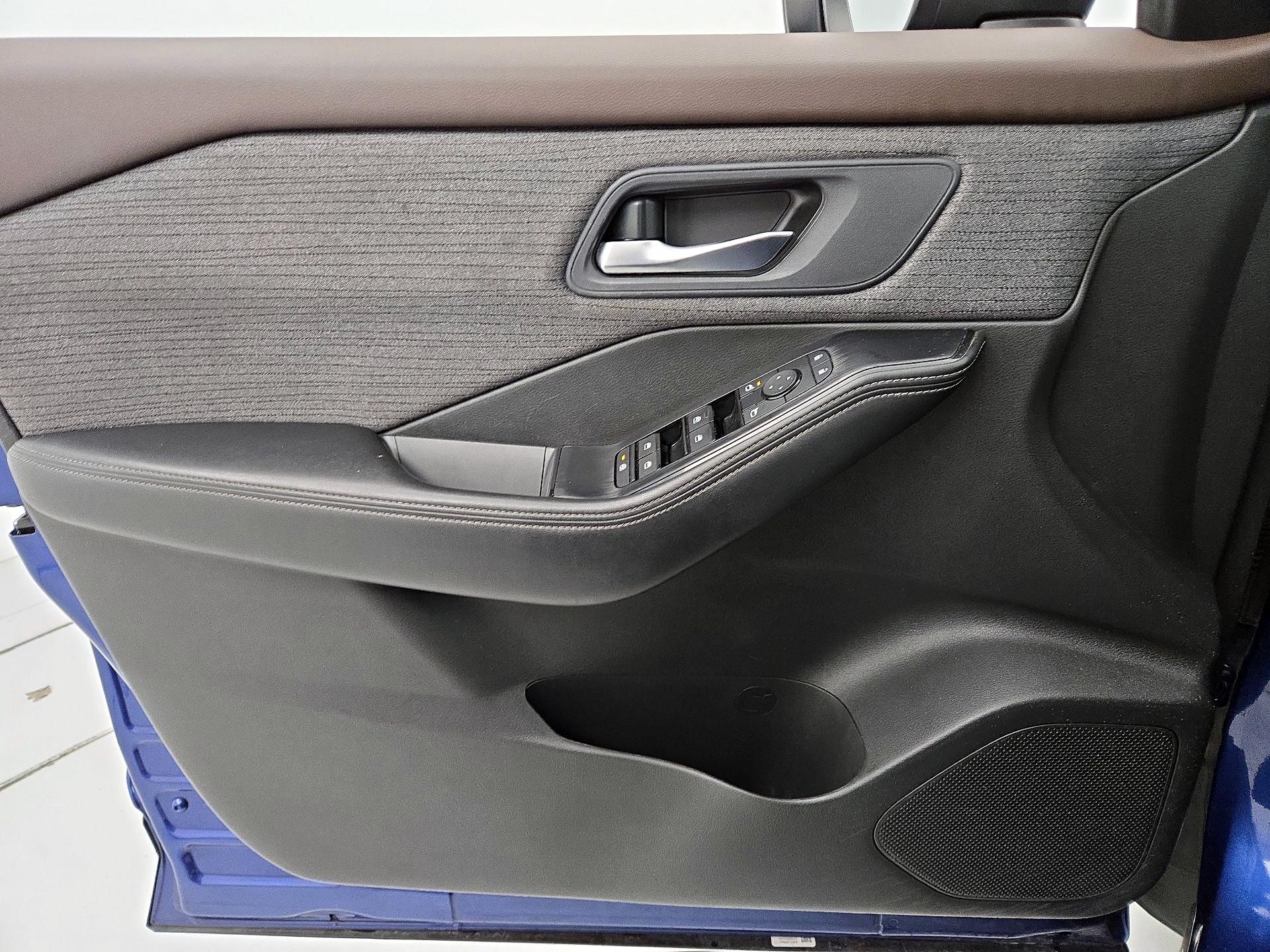 Thumbnail: 2023 Nissan Rogue - 12