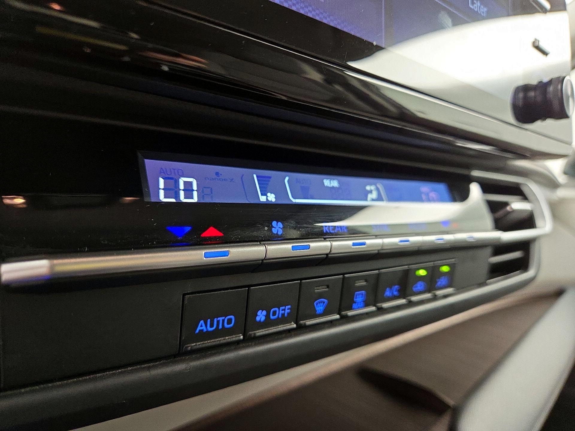 Thumbnail: 2024 Toyota Sienna - 16