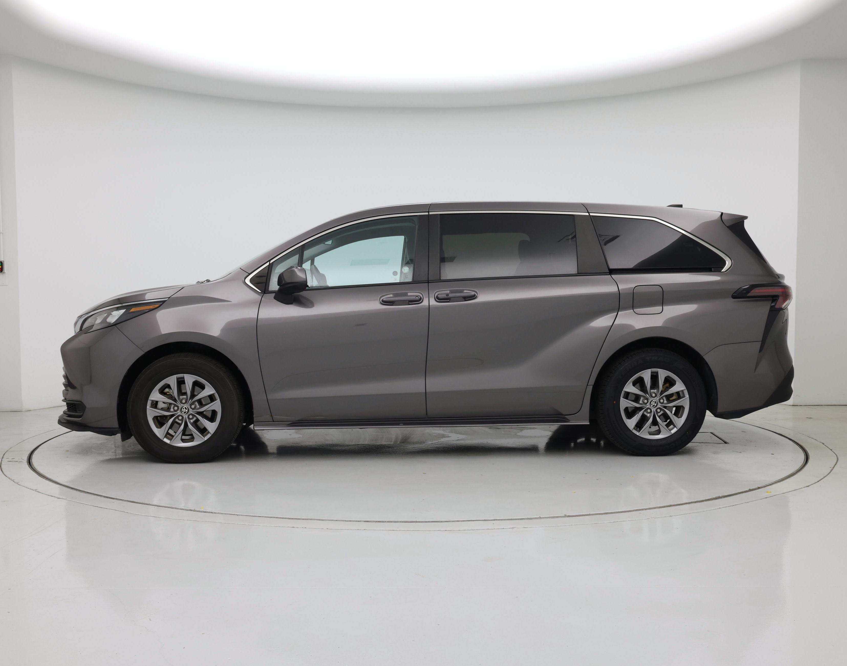 Thumbnail: 2024 Toyota Sienna - 3