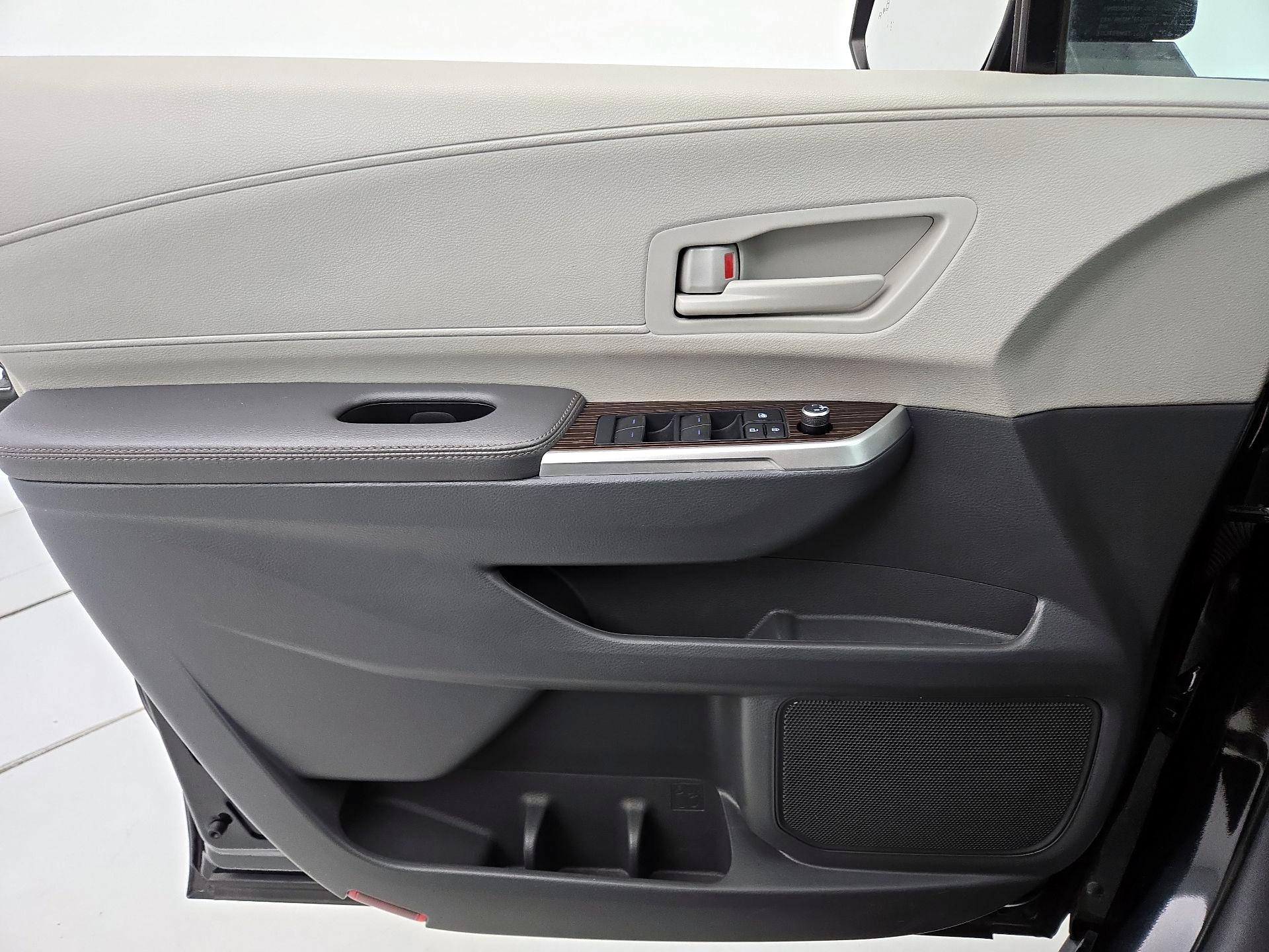 Thumbnail: 2024 Toyota Sienna - 12