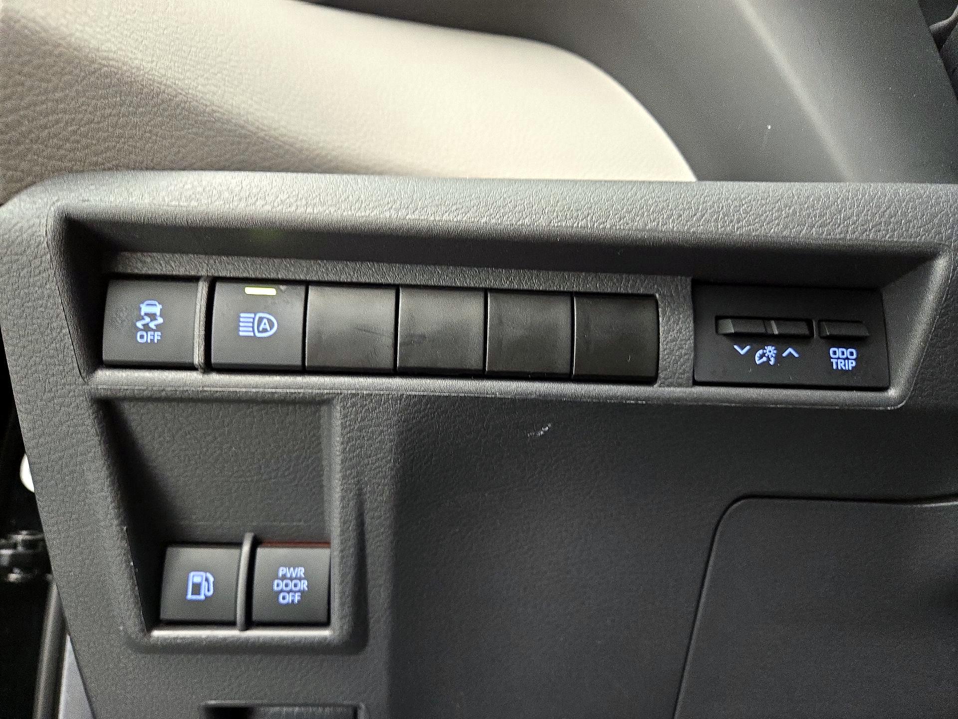 Thumbnail: 2024 Toyota Sienna - 13