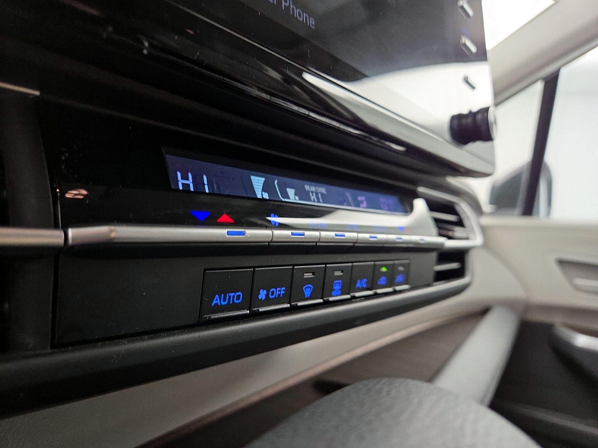 Thumbnail: 2024 Toyota Sienna - 16