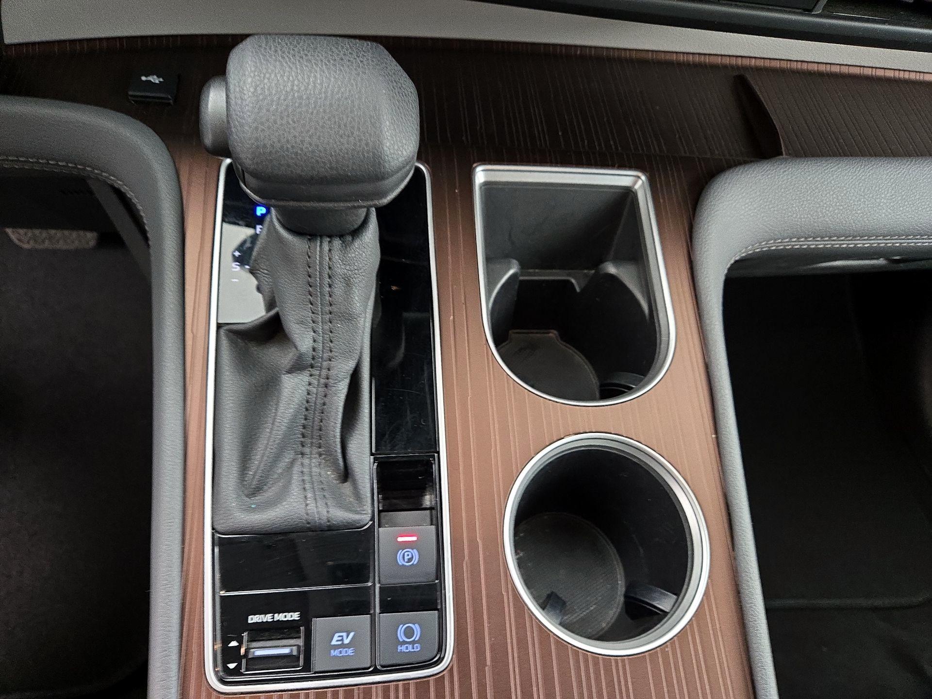 Thumbnail: 2024 Toyota Sienna - 17