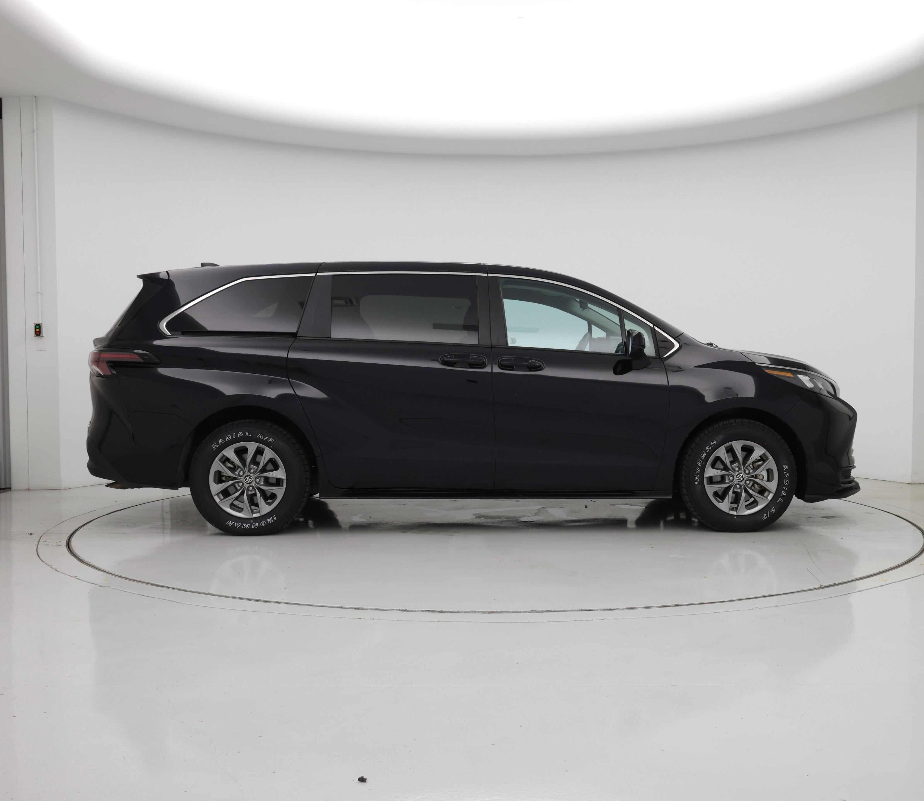 Thumbnail: 2024 Toyota Sienna - 7