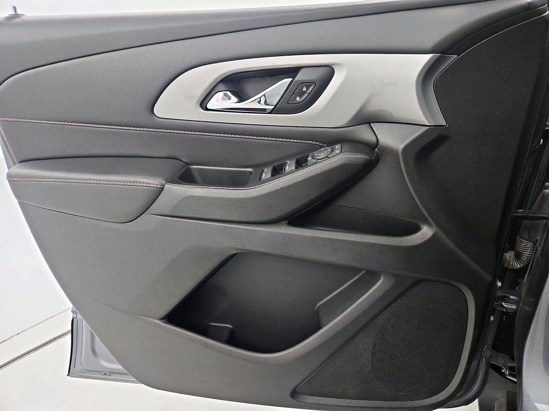 Thumbnail: 2020 Chevrolet Traverse - 12