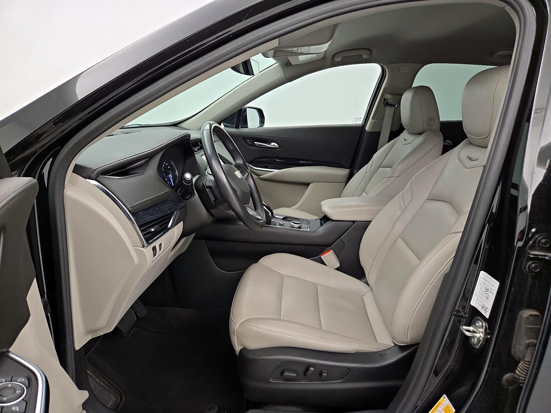 Thumbnail: 2023 Cadillac XT4 - 11