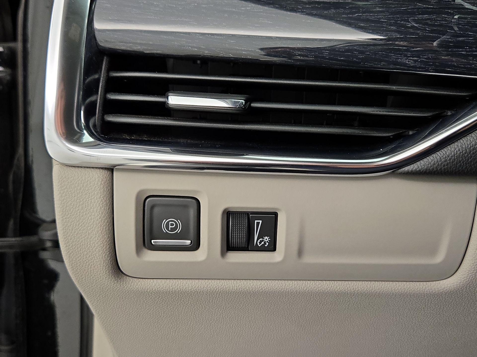 Thumbnail: 2023 Cadillac XT4 - 13