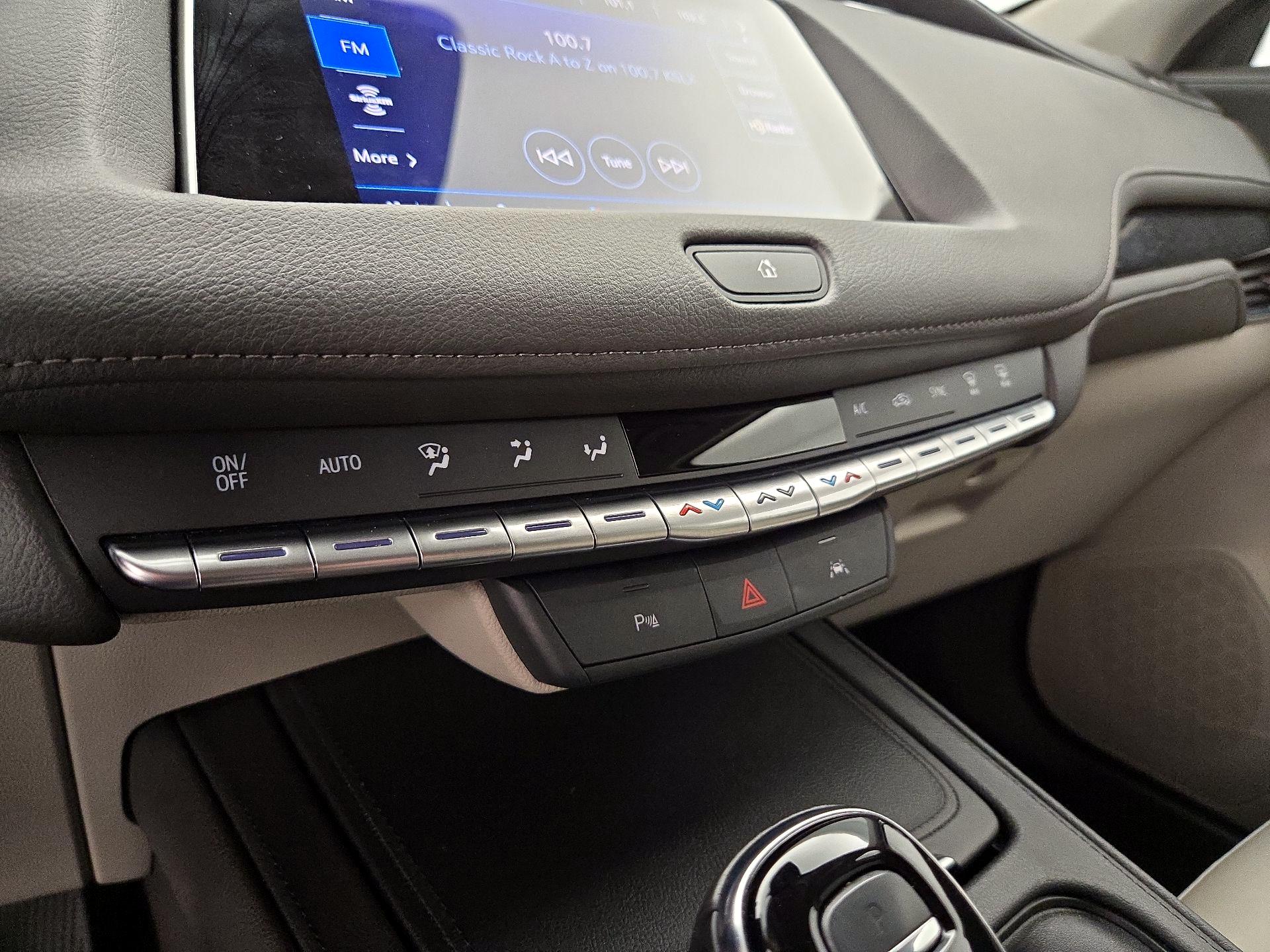 Thumbnail: 2023 Cadillac XT4 - 16