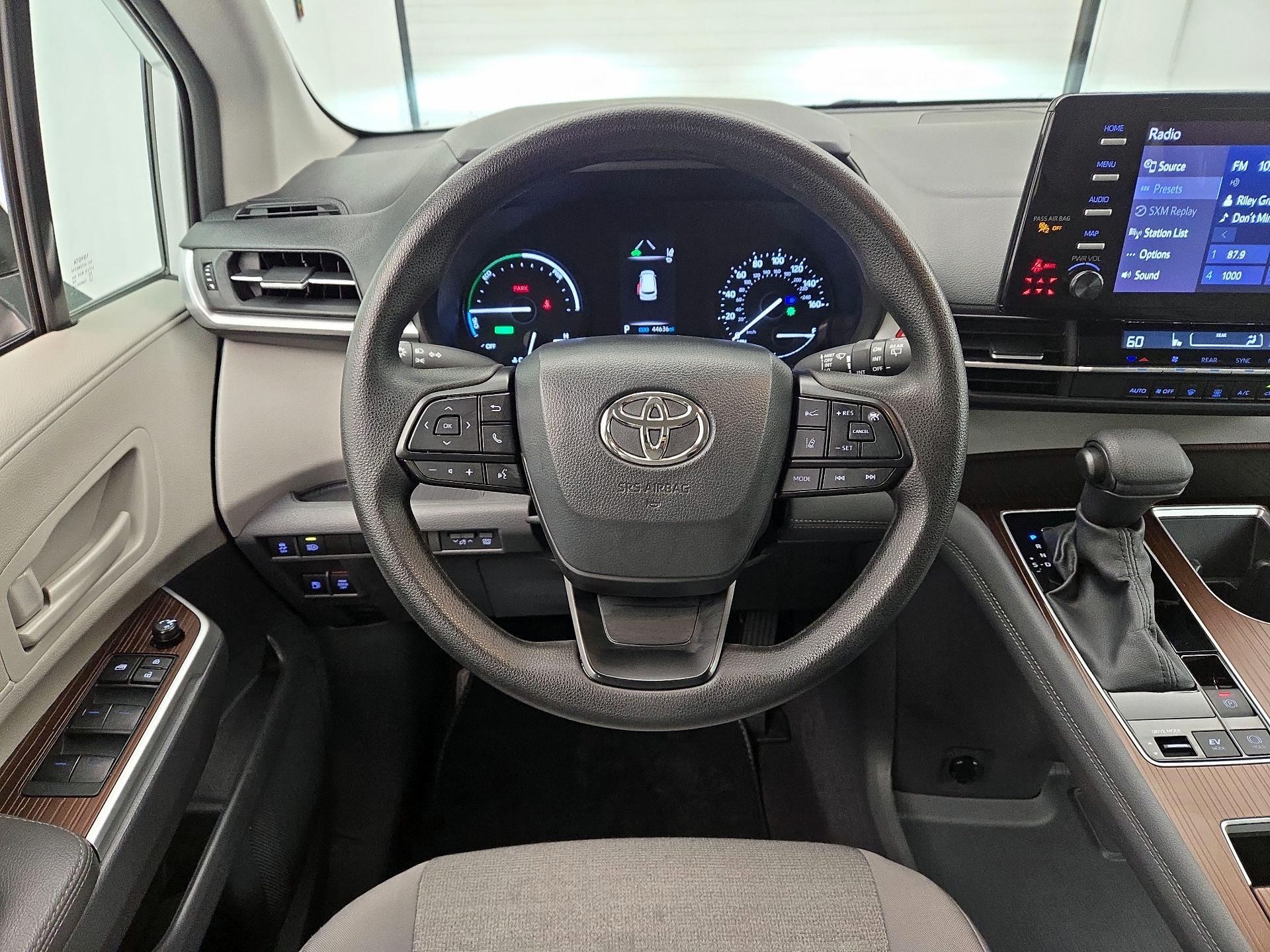 Thumbnail: 2024 Toyota Sienna - 10