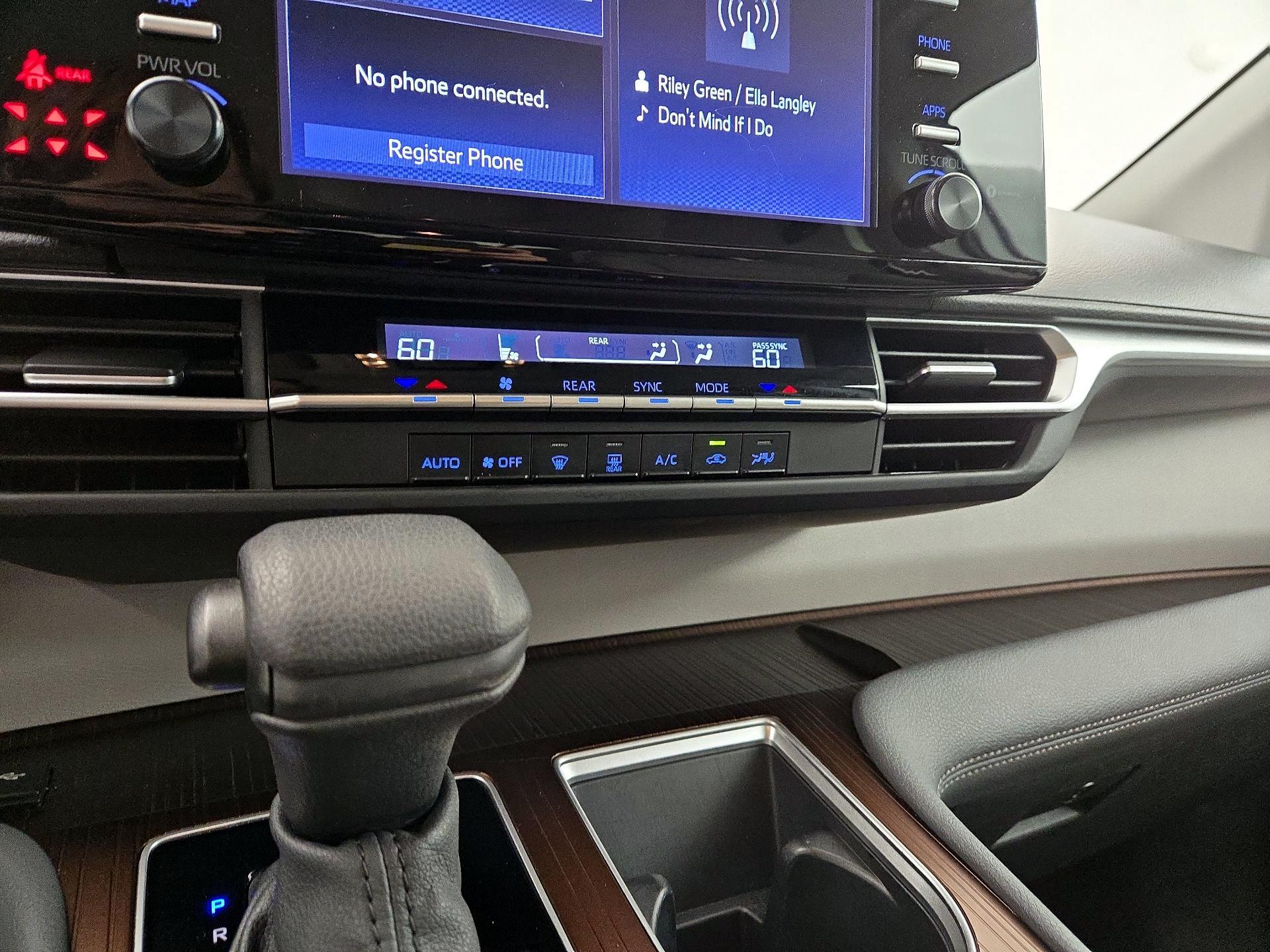 Thumbnail: 2024 Toyota Sienna - 16