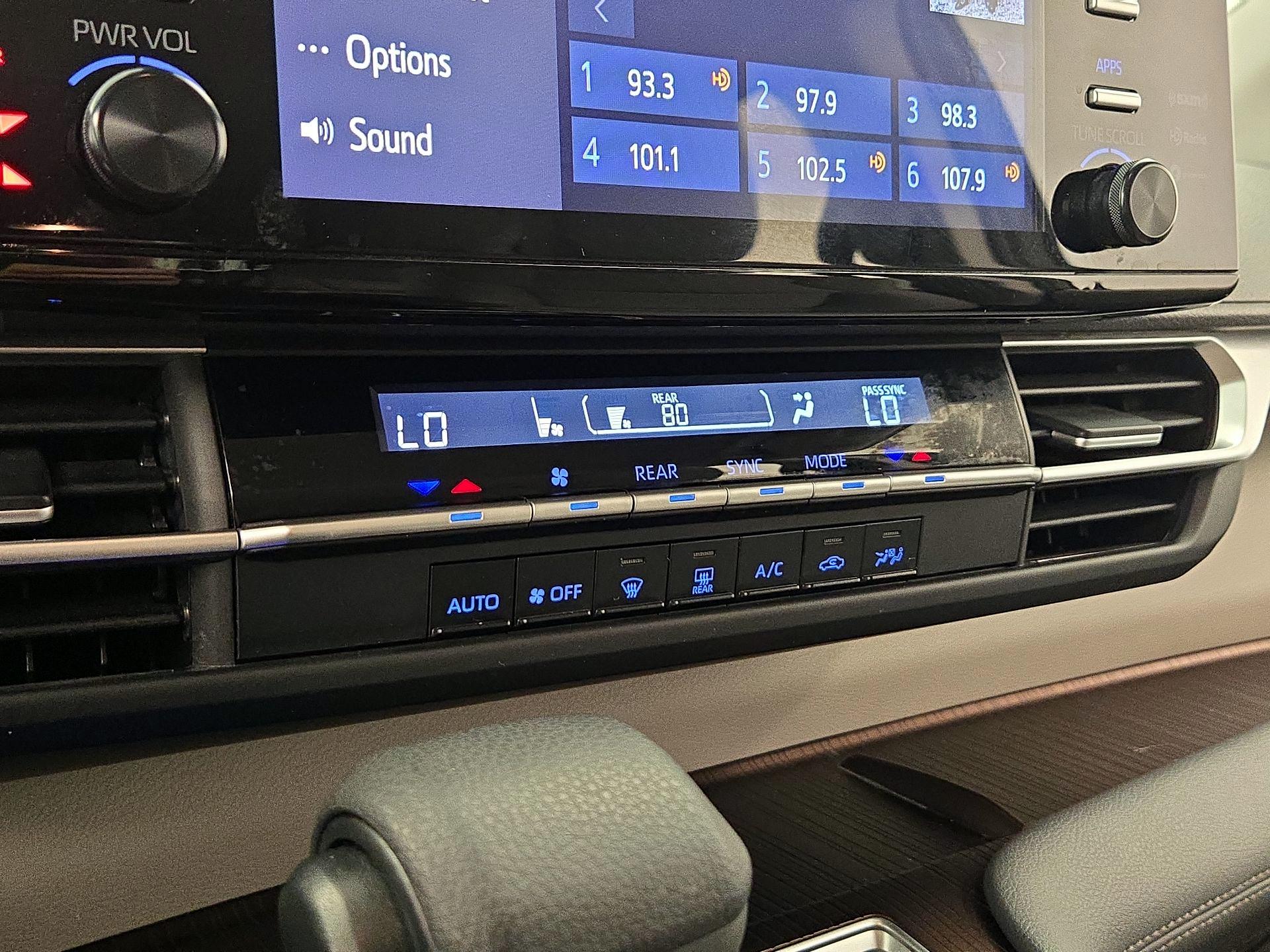 Thumbnail: 2024 Toyota Sienna - 16