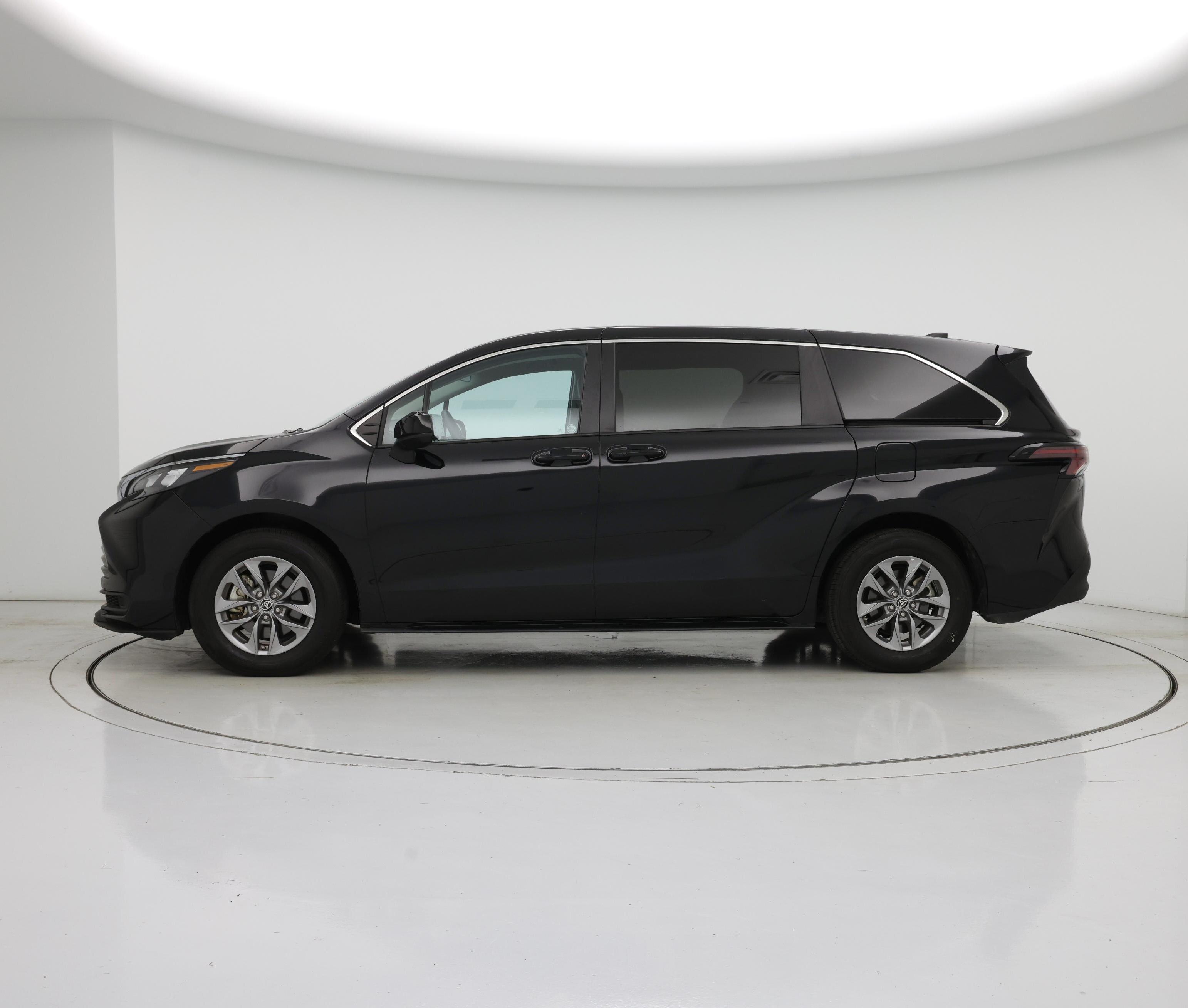 Thumbnail: 2024 Toyota Sienna - 3