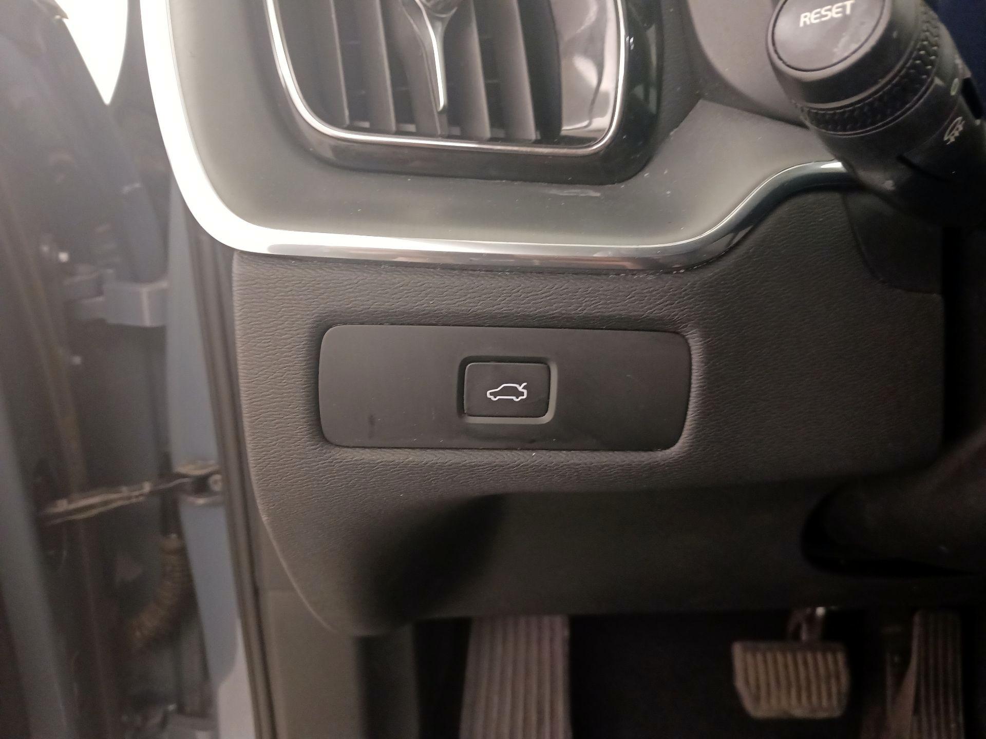 Thumbnail: 2023 Volvo XC60 - 13