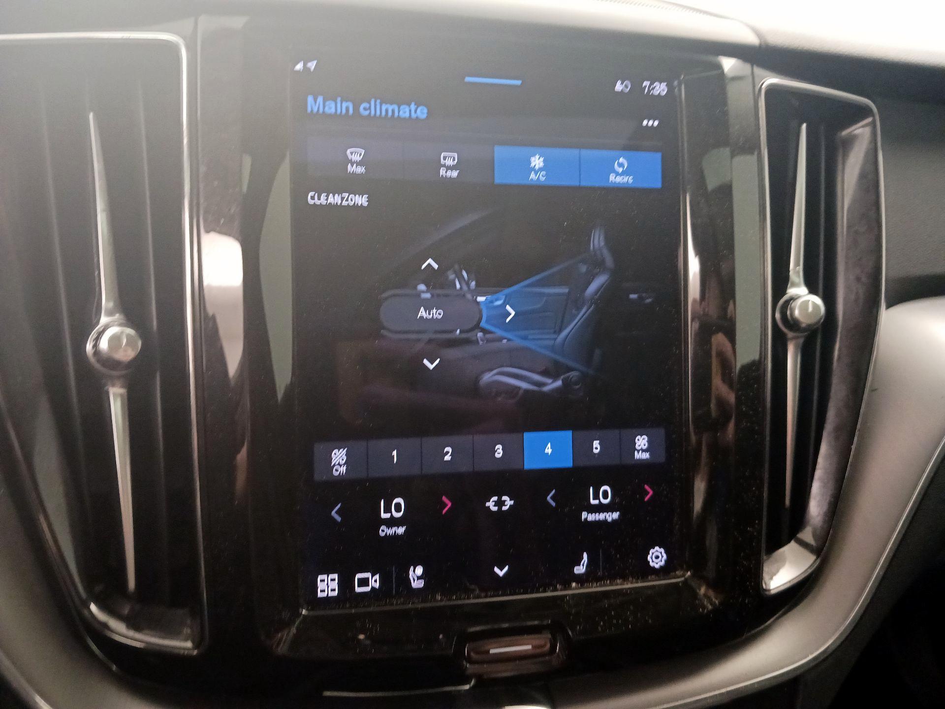 Thumbnail: 2023 Volvo XC60 - 17