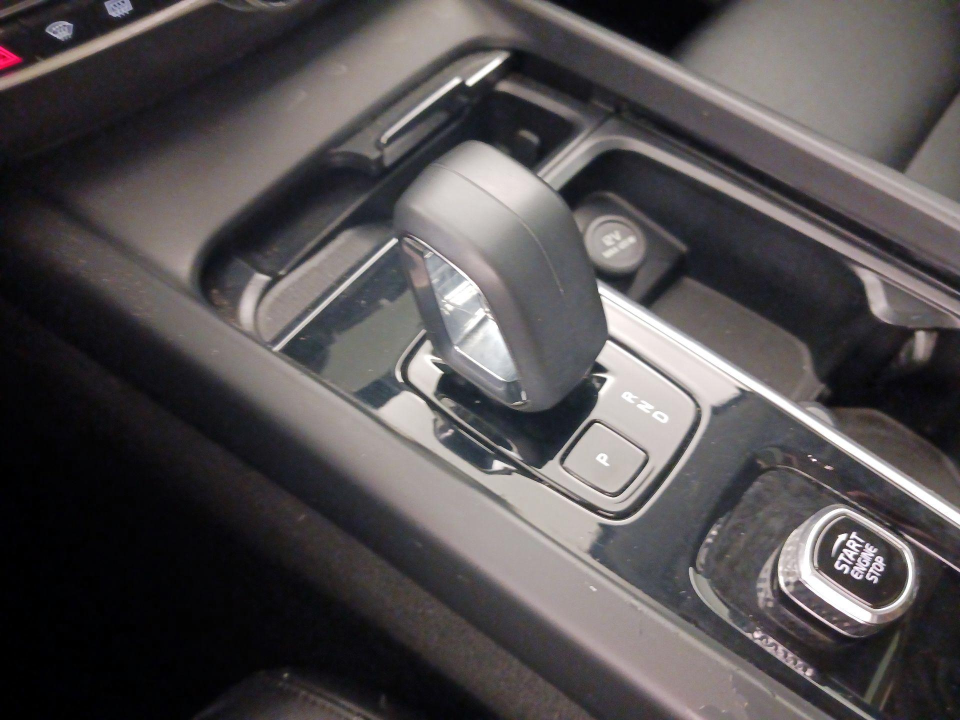 Thumbnail: 2023 Volvo XC60 - 18