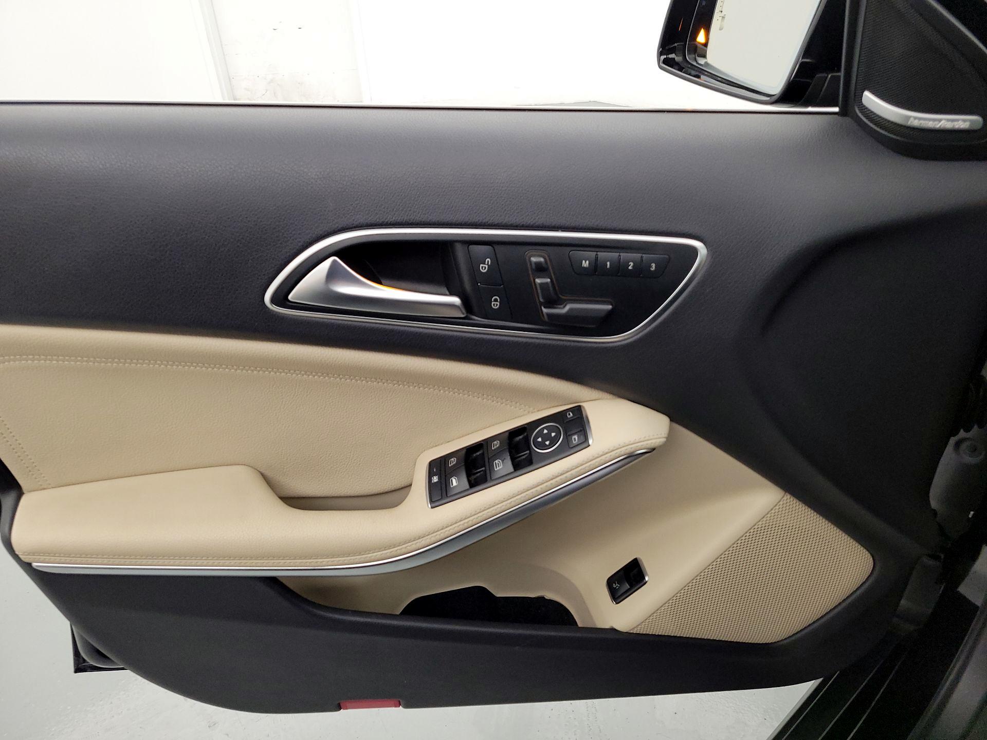 Thumbnail: 2015 Mercedes-Benz GLA - 12