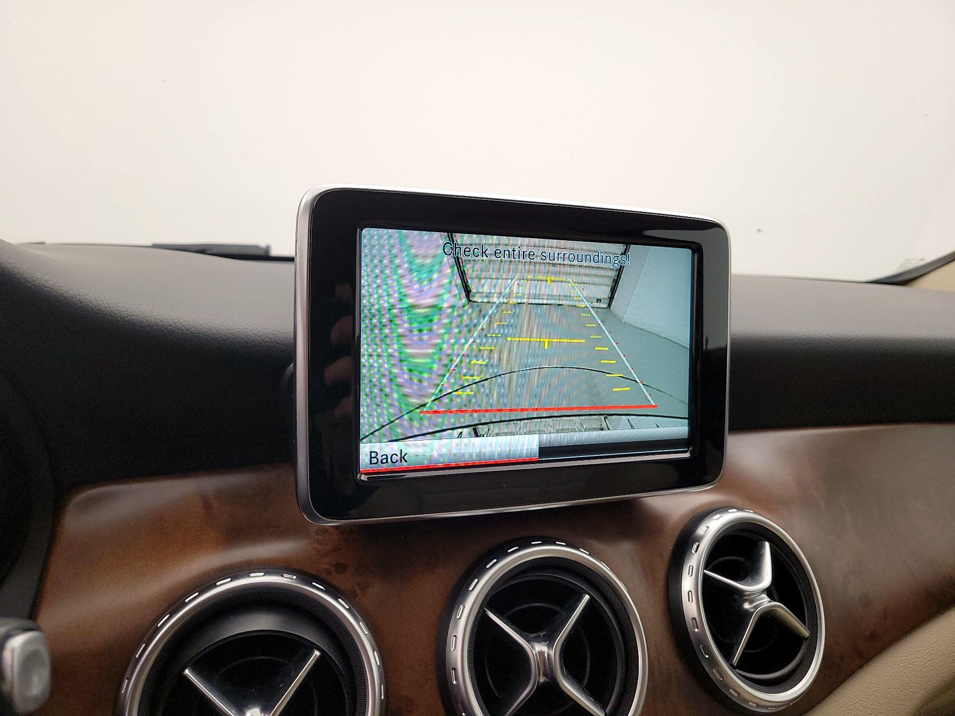 Thumbnail: 2015 Mercedes-Benz GLA - 15