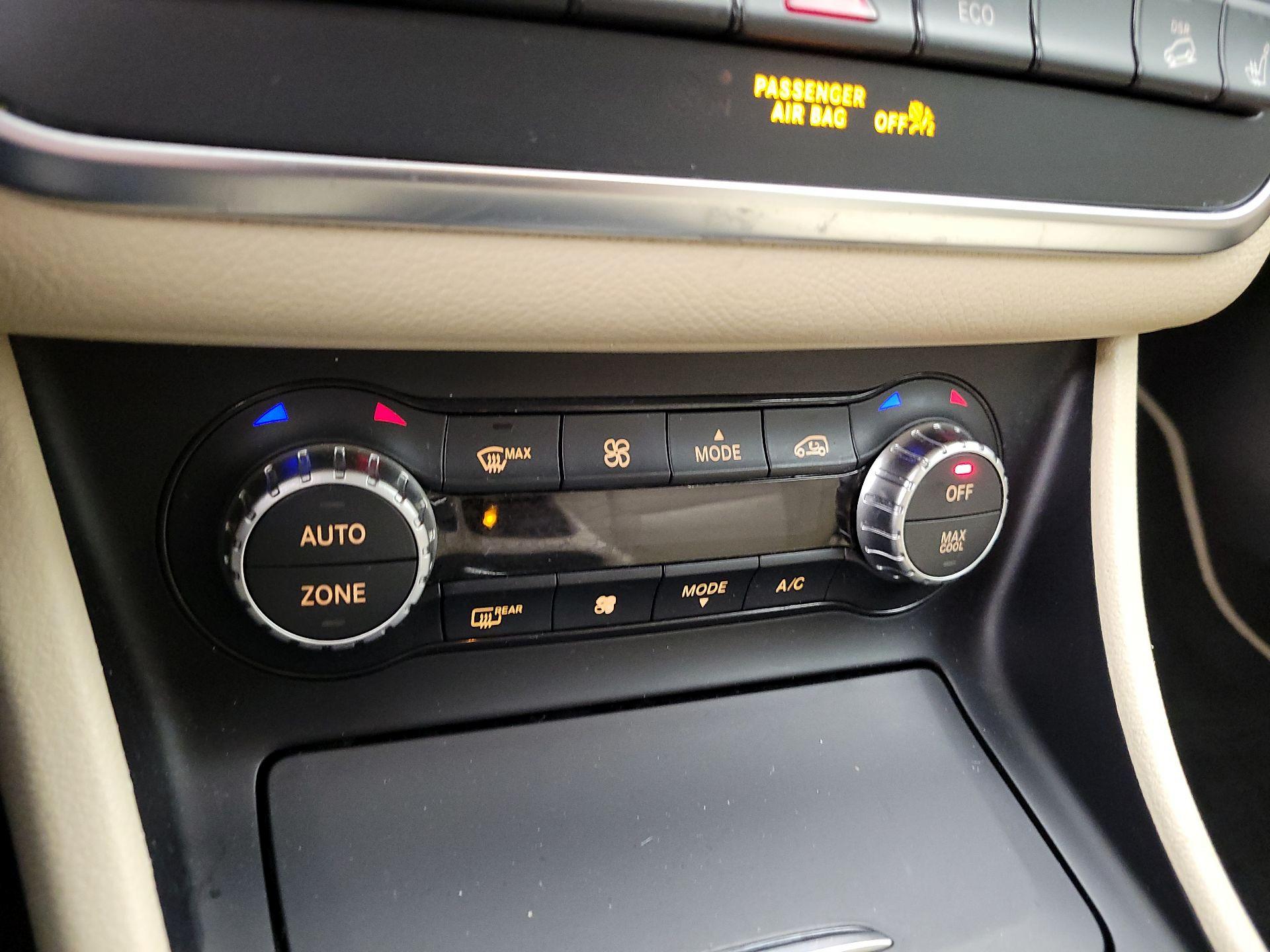 Thumbnail: 2015 Mercedes-Benz GLA - 17