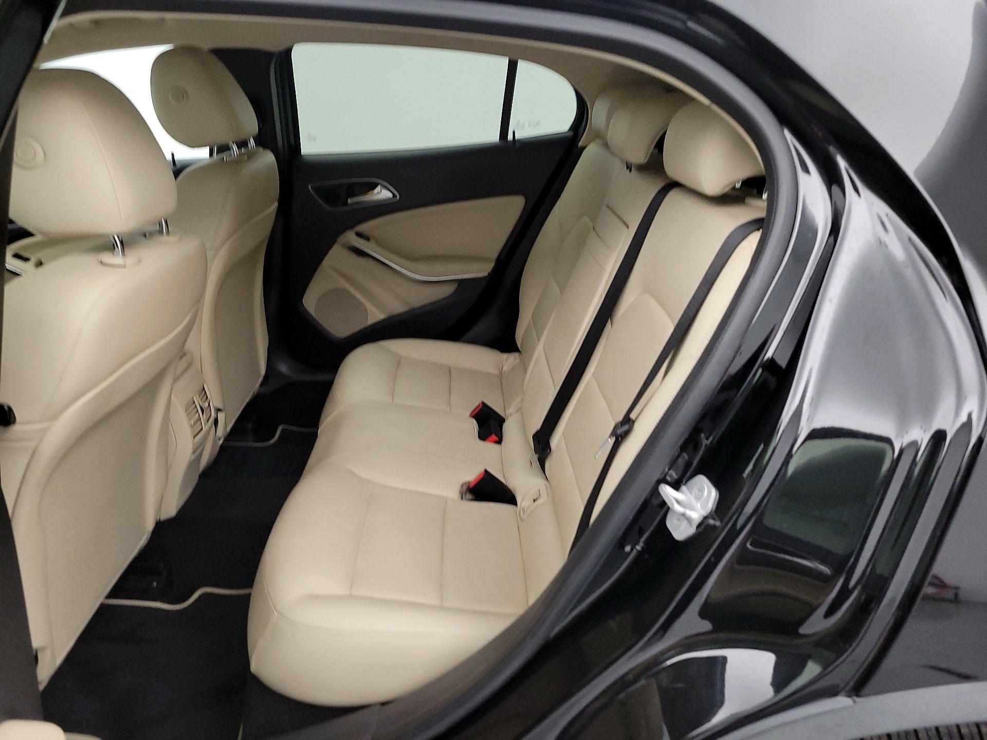 Thumbnail: 2015 Mercedes-Benz GLA - 19