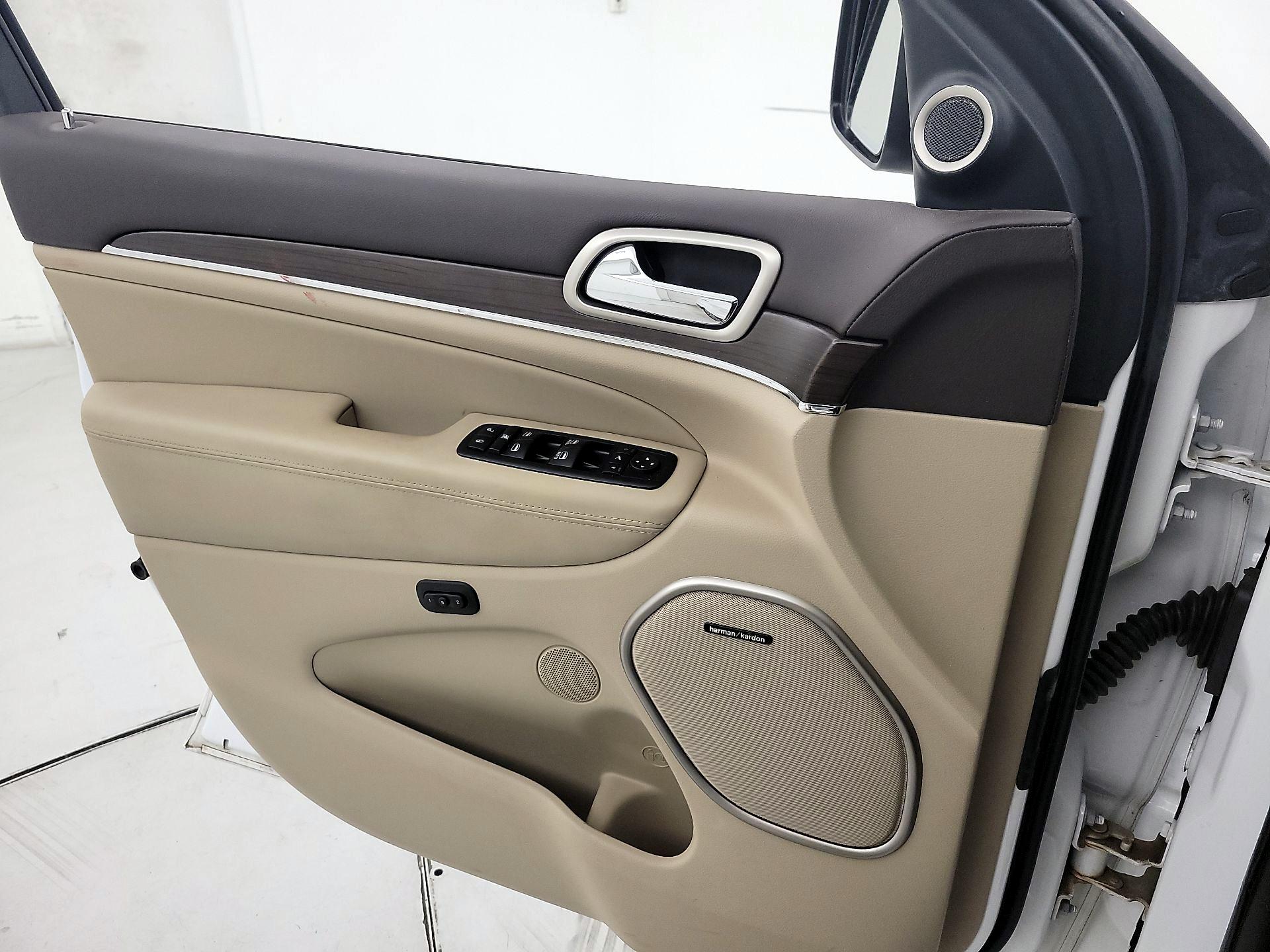 Thumbnail: 2017 Jeep Grand Cherokee - 12