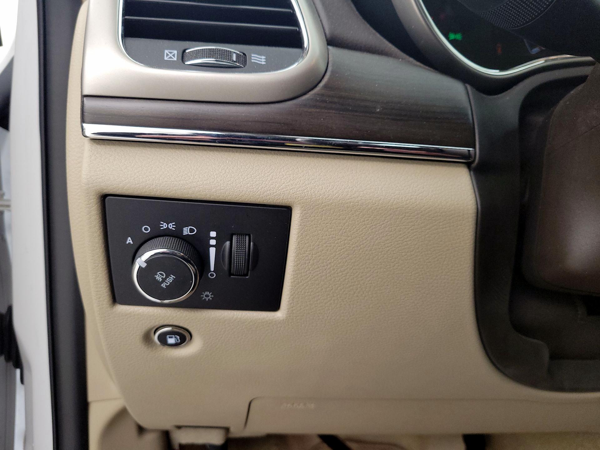 Thumbnail: 2017 Jeep Grand Cherokee - 13