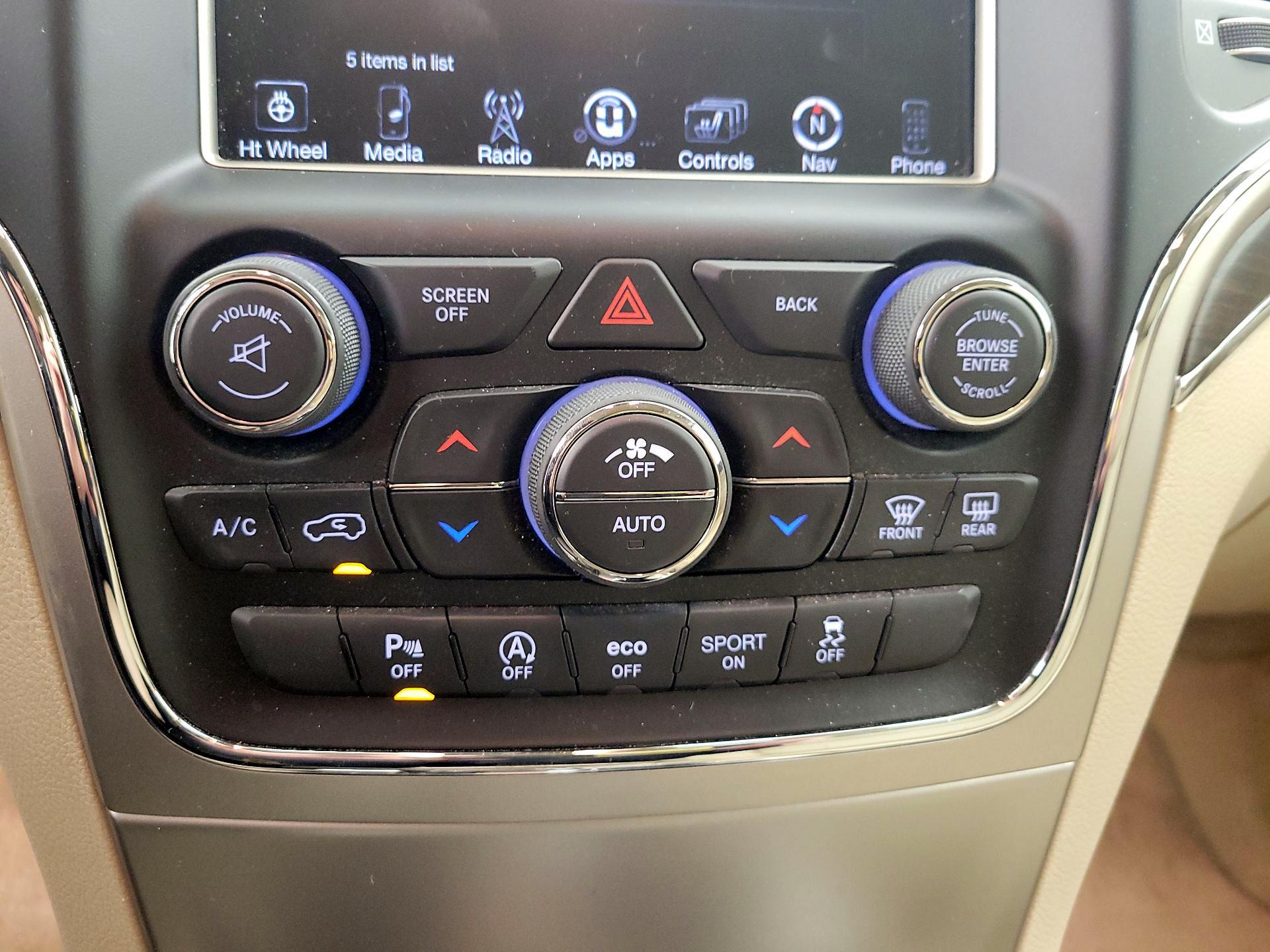 Thumbnail: 2017 Jeep Grand Cherokee - 17