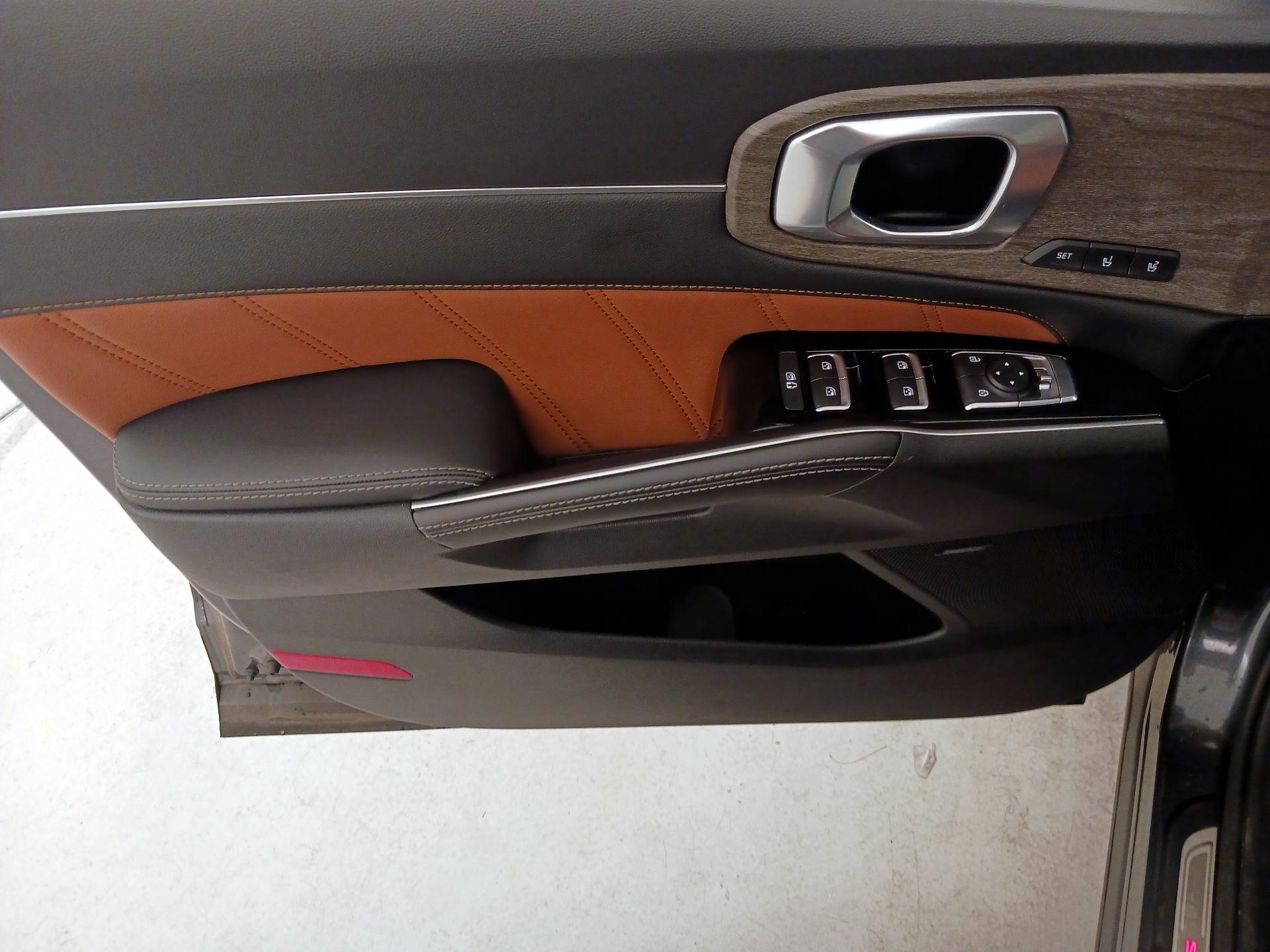 Thumbnail: 2023 Kia Sorento - 12