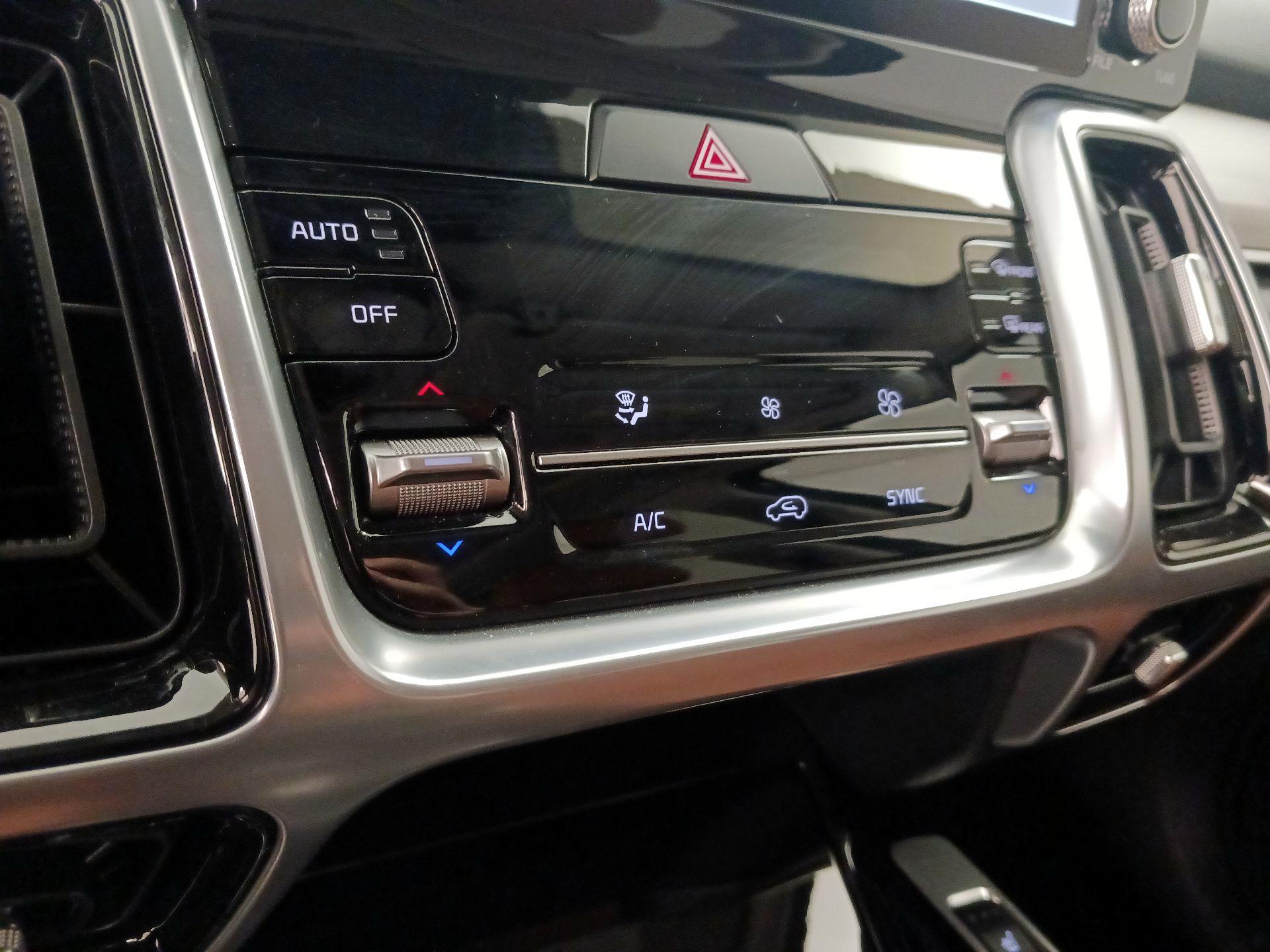 Thumbnail: 2023 Kia Sorento - 17