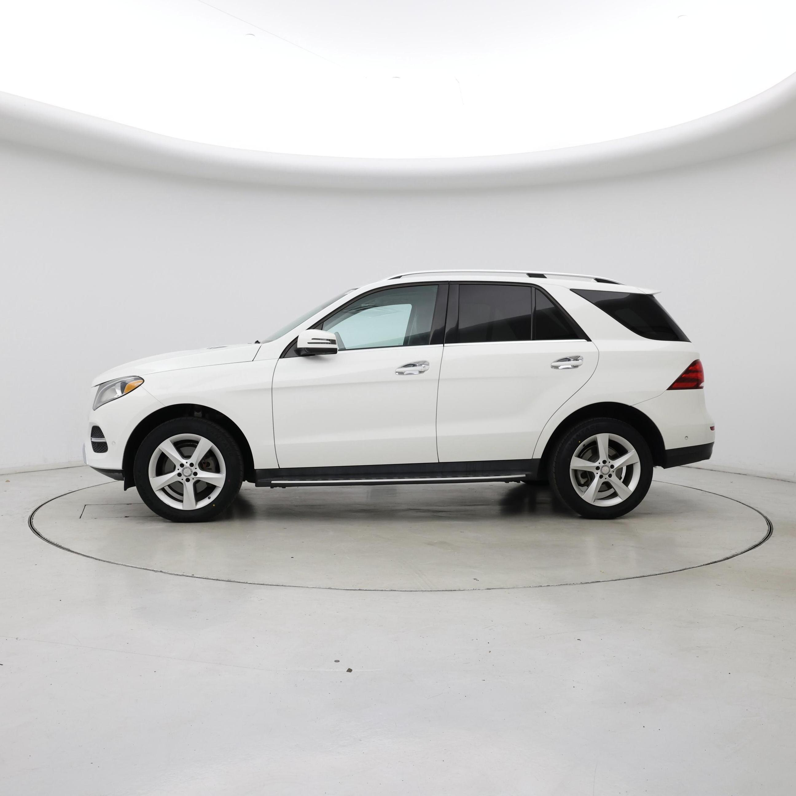 Thumbnail: 2016 Mercedes-Benz GLE - 3