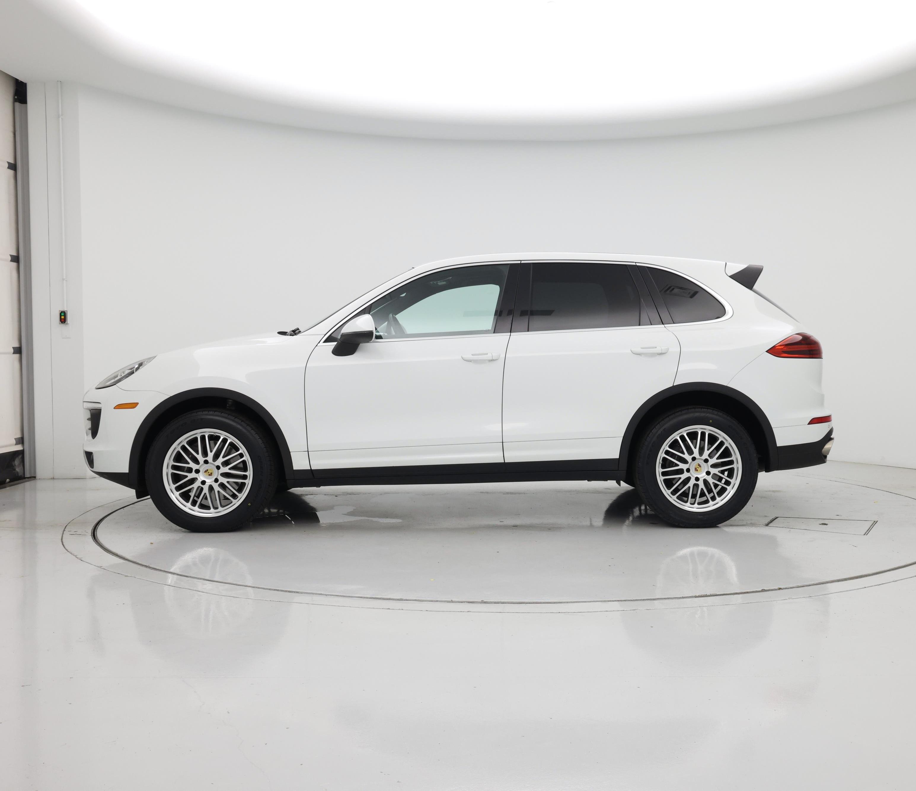 Thumbnail: 2018 Porsche Cayenne - 3