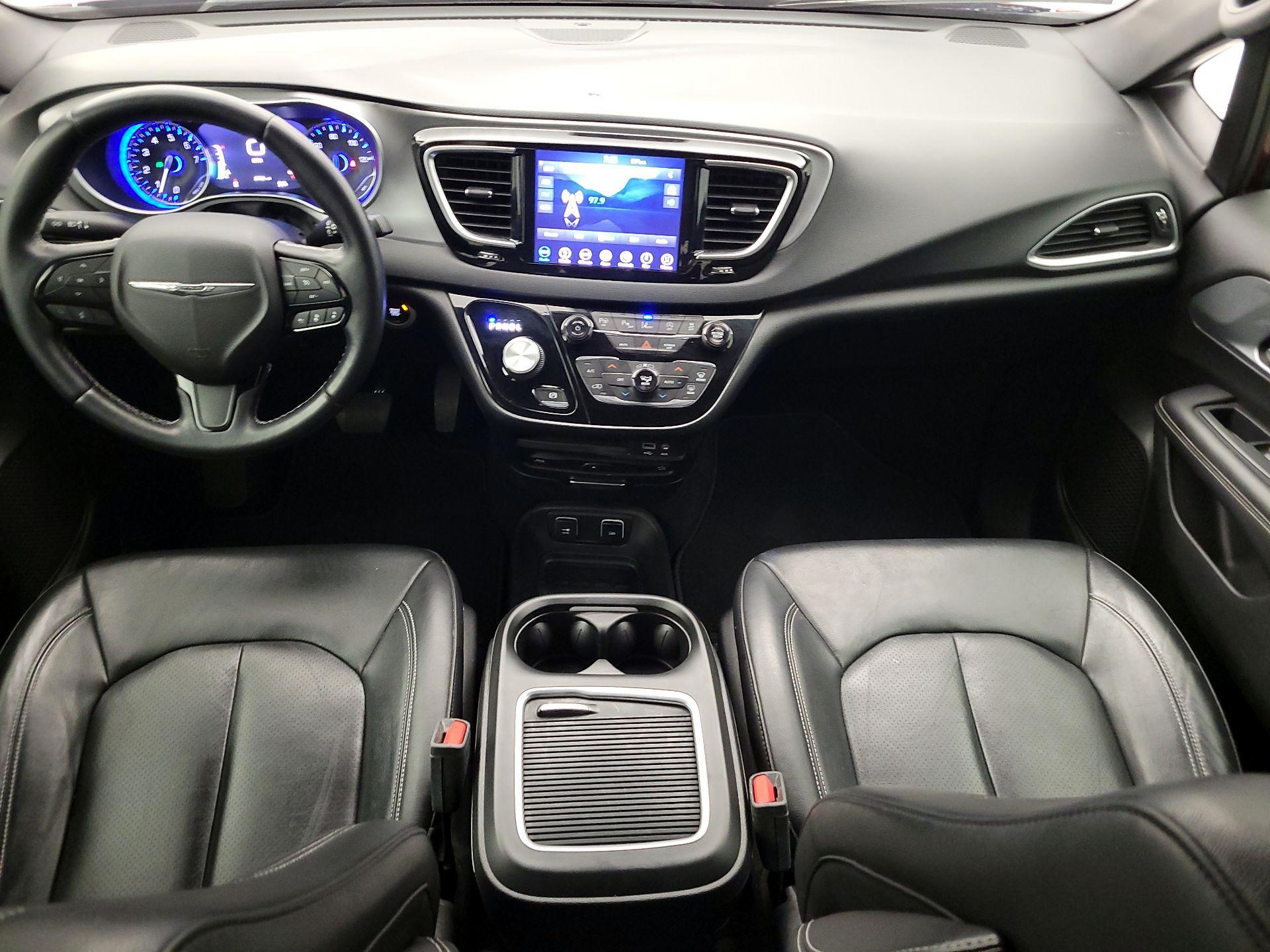 Thumbnail: 2018 Chrysler Pacifica - 9