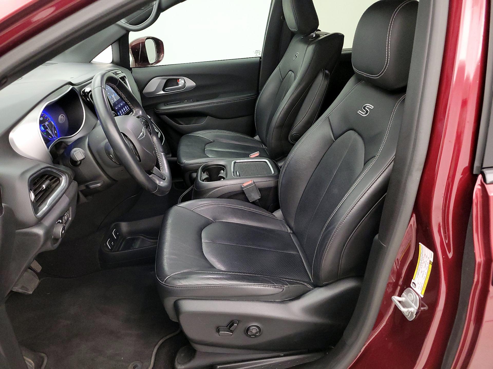 Thumbnail: 2018 Chrysler Pacifica - 11