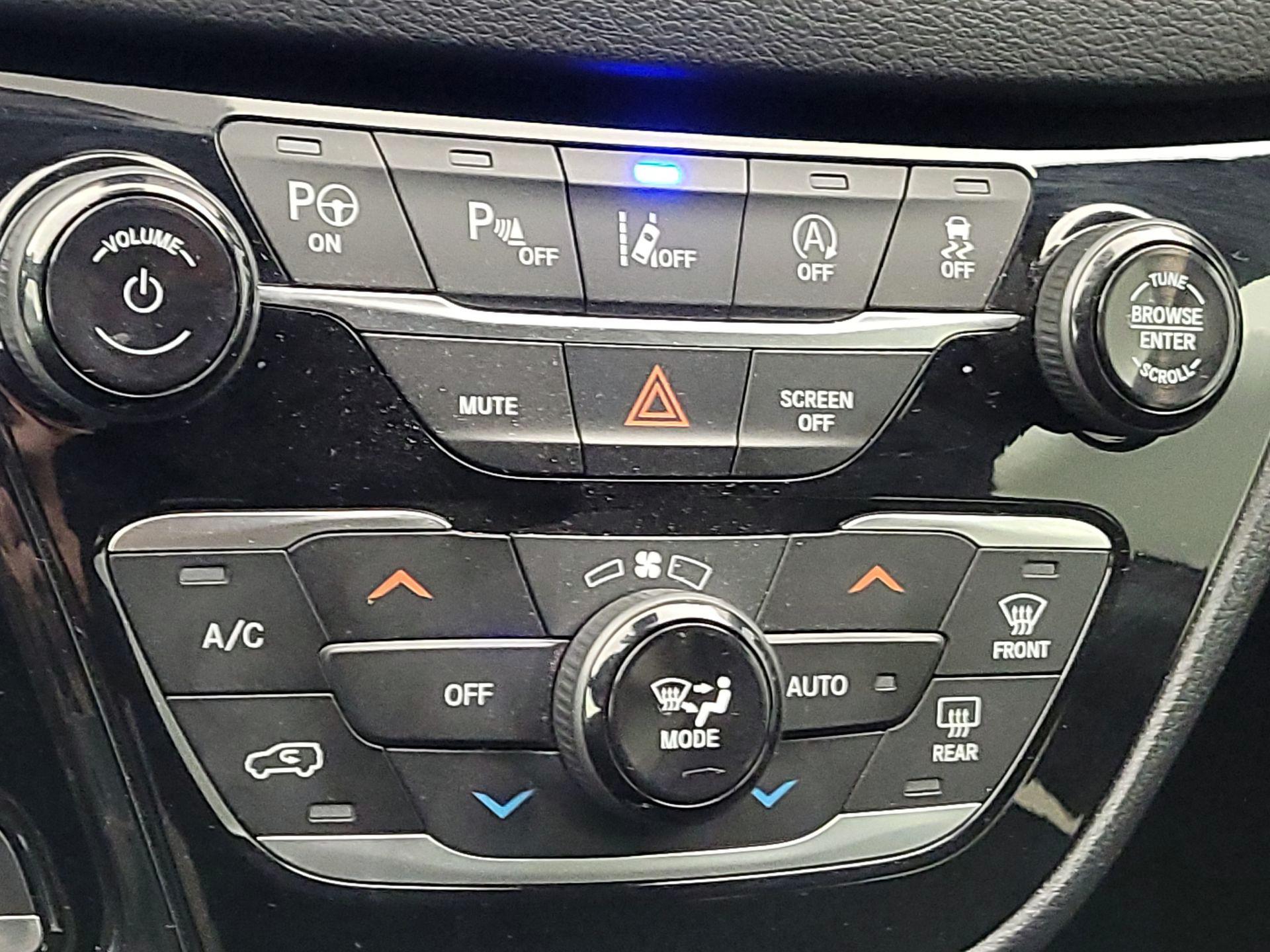 Thumbnail: 2018 Chrysler Pacifica - 17