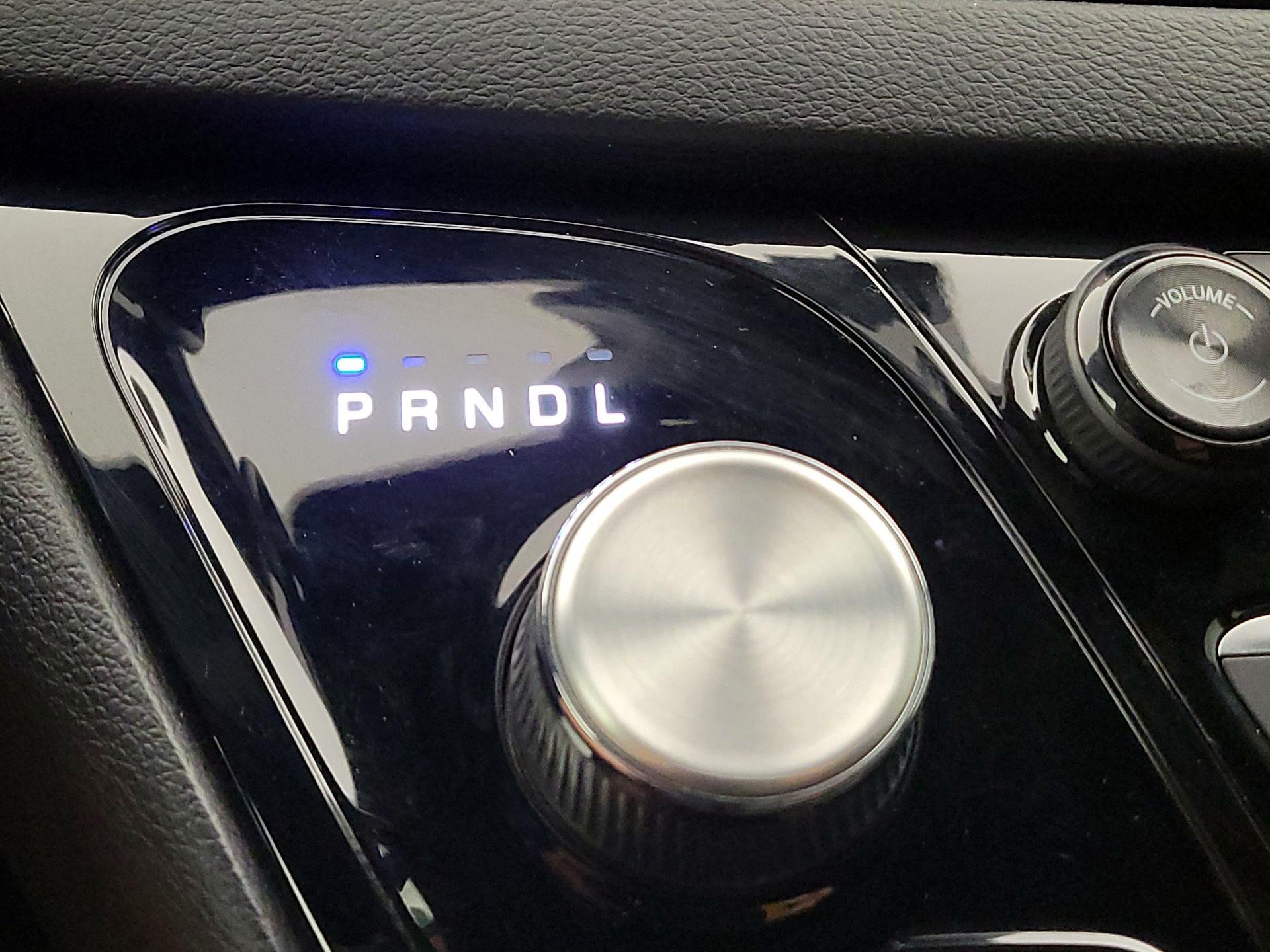 Thumbnail: 2018 Chrysler Pacifica - 18