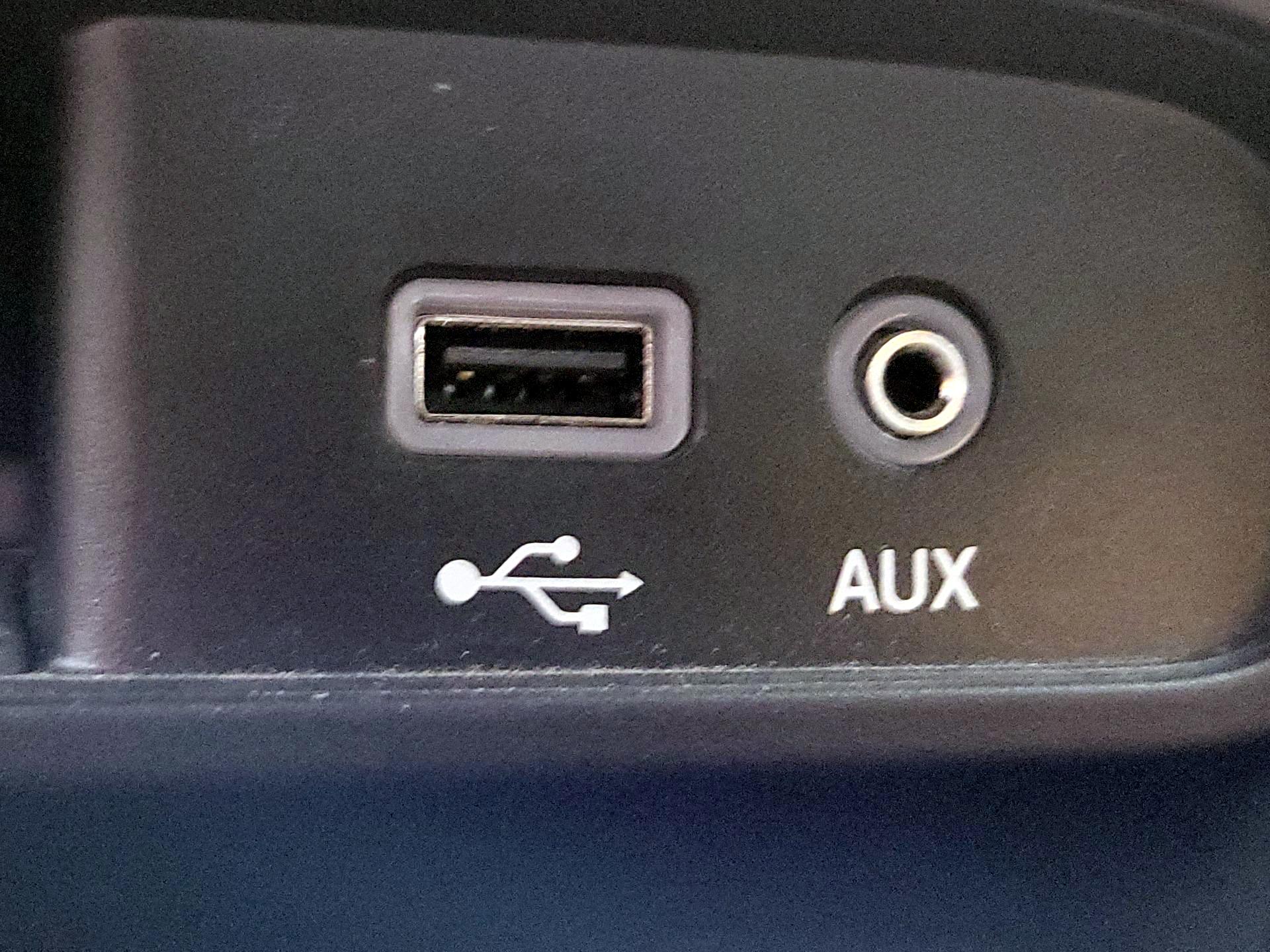 Thumbnail: 2018 Chrysler Pacifica - 19