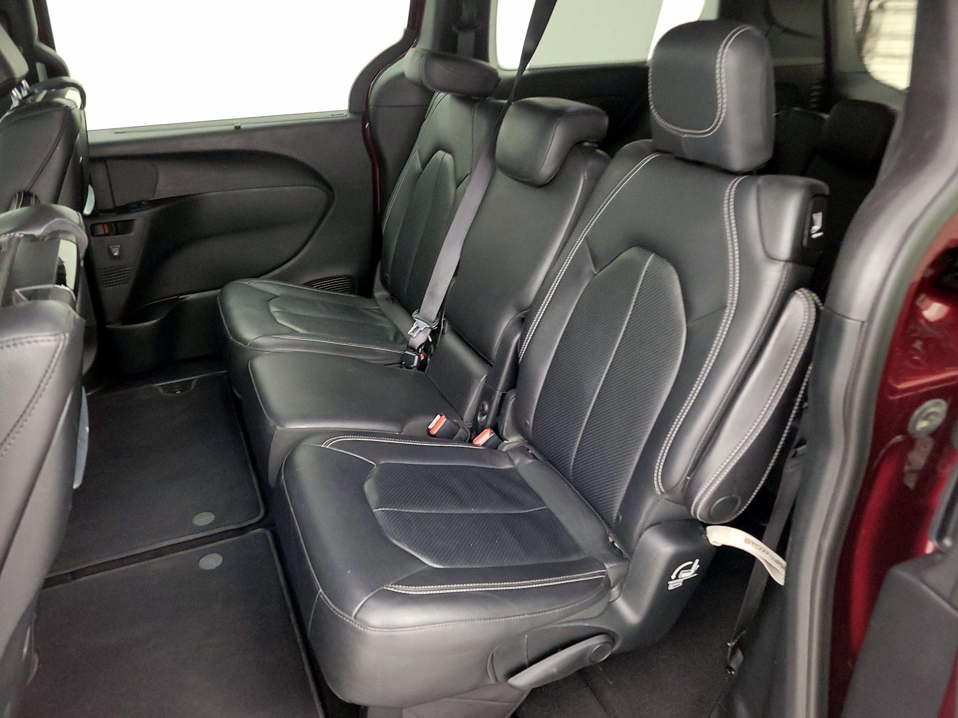 Thumbnail: 2018 Chrysler Pacifica - 20