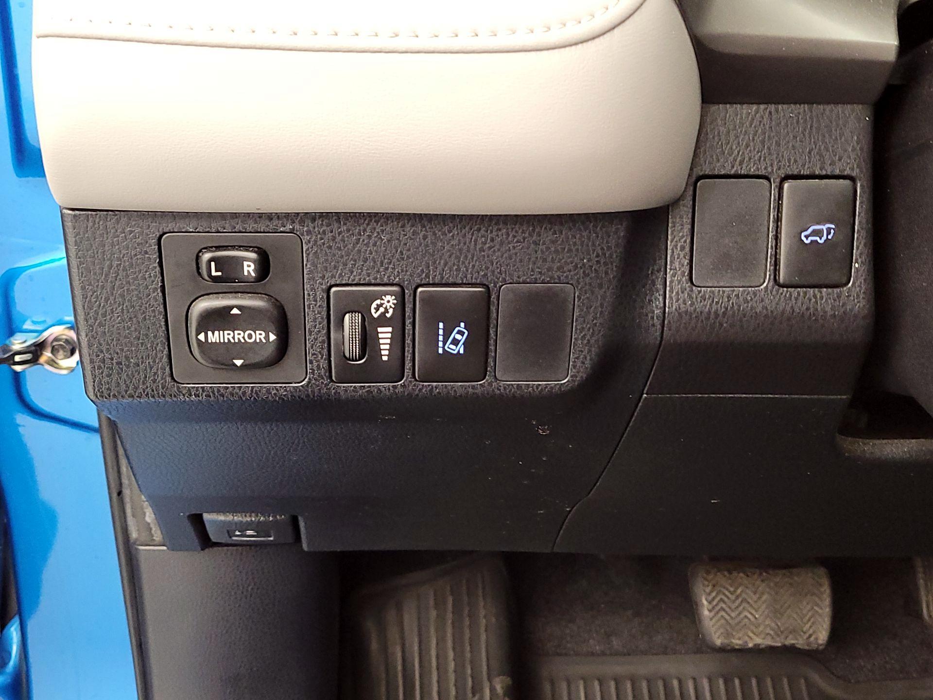 Thumbnail: 2016 Toyota RAV4 - 13