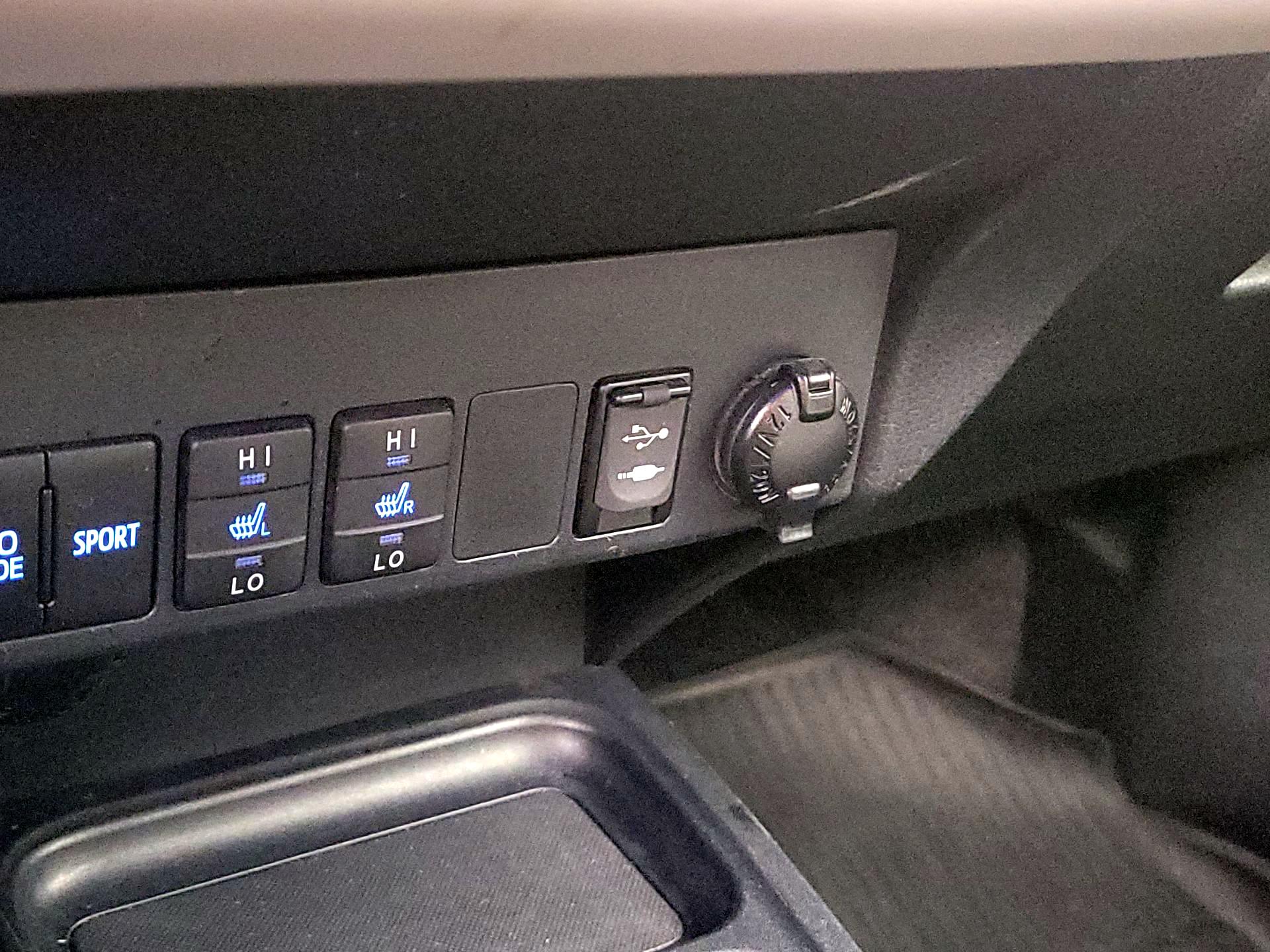 Thumbnail: 2016 Toyota RAV4 - 19