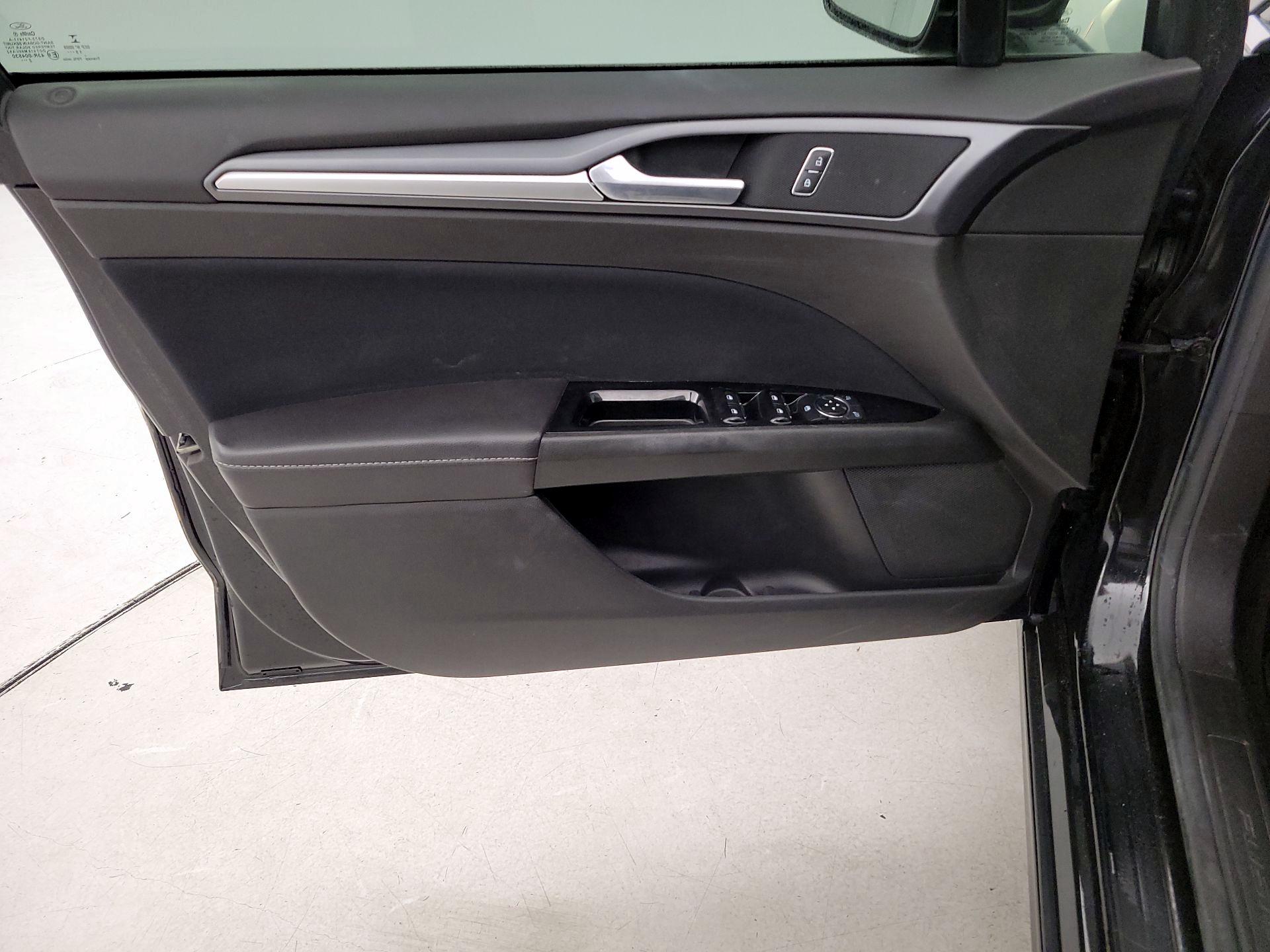 Thumbnail: 2014 Ford Fusion - 12