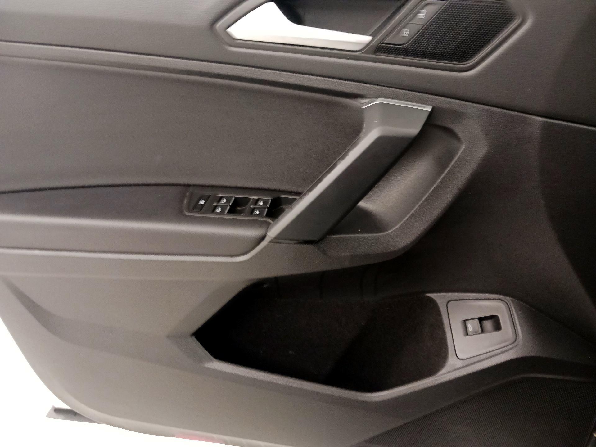 Thumbnail: 2019 Volkswagen Tiguan - 12