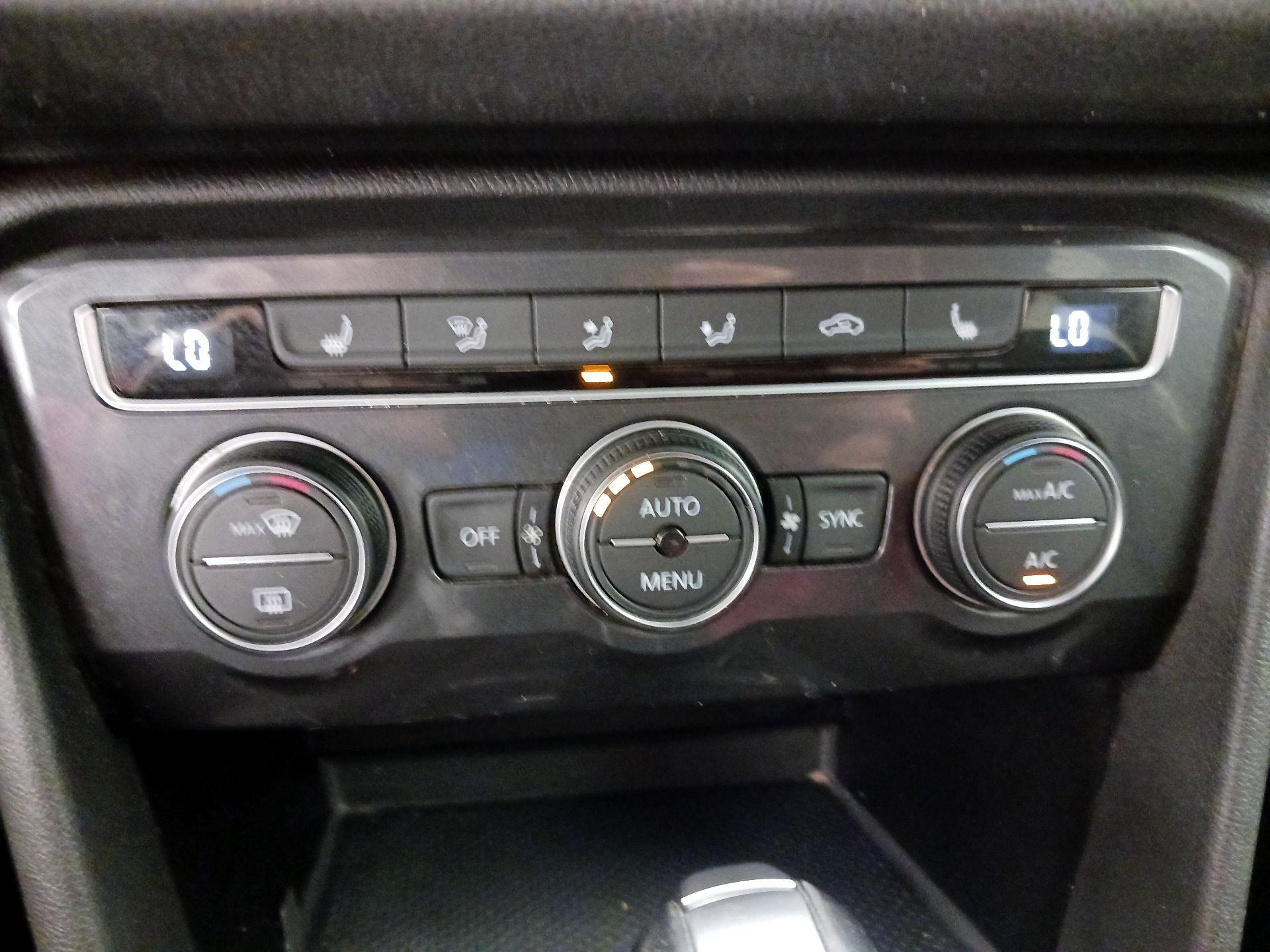 Thumbnail: 2019 Volkswagen Tiguan - 17