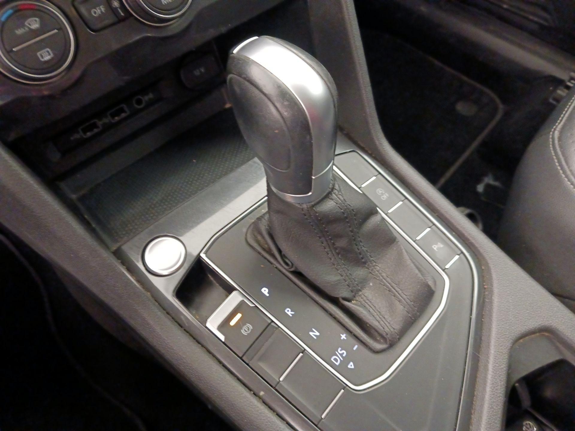 Thumbnail: 2019 Volkswagen Tiguan - 18