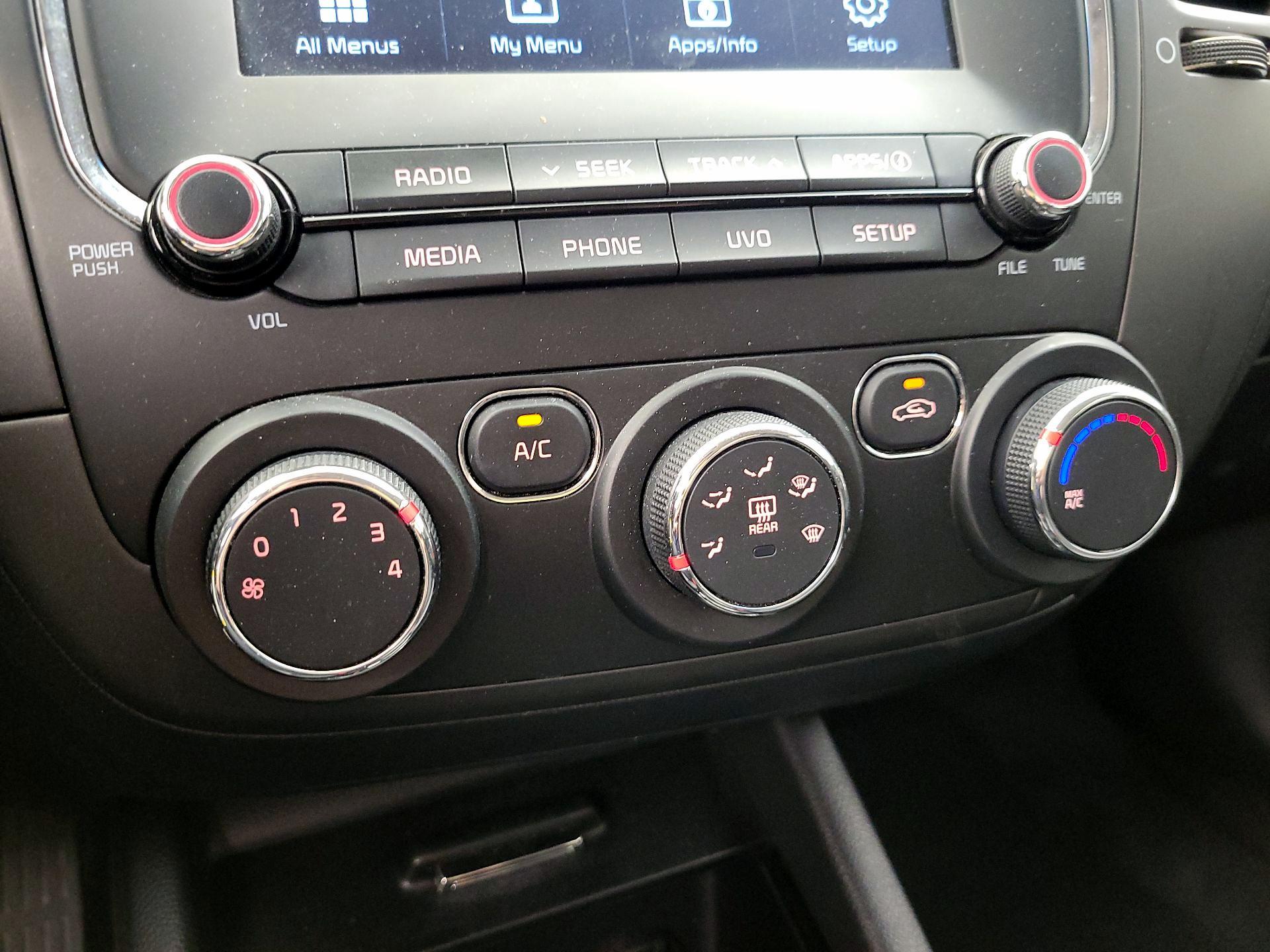 Thumbnail: 2018 Kia Forte - 16