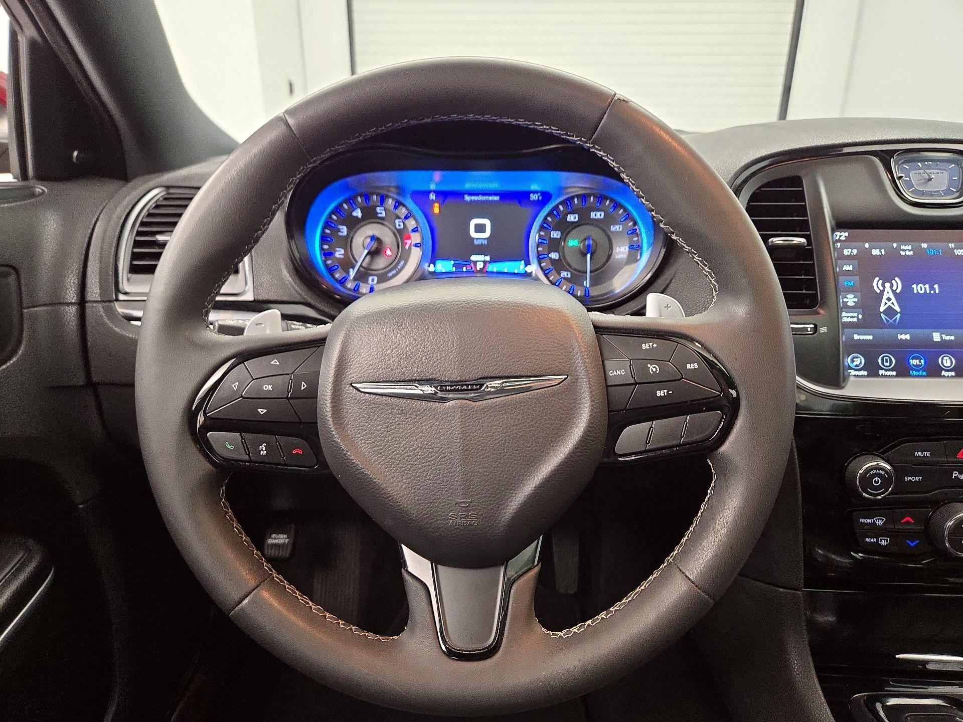 Thumbnail: 2023 Chrysler 300 - 10