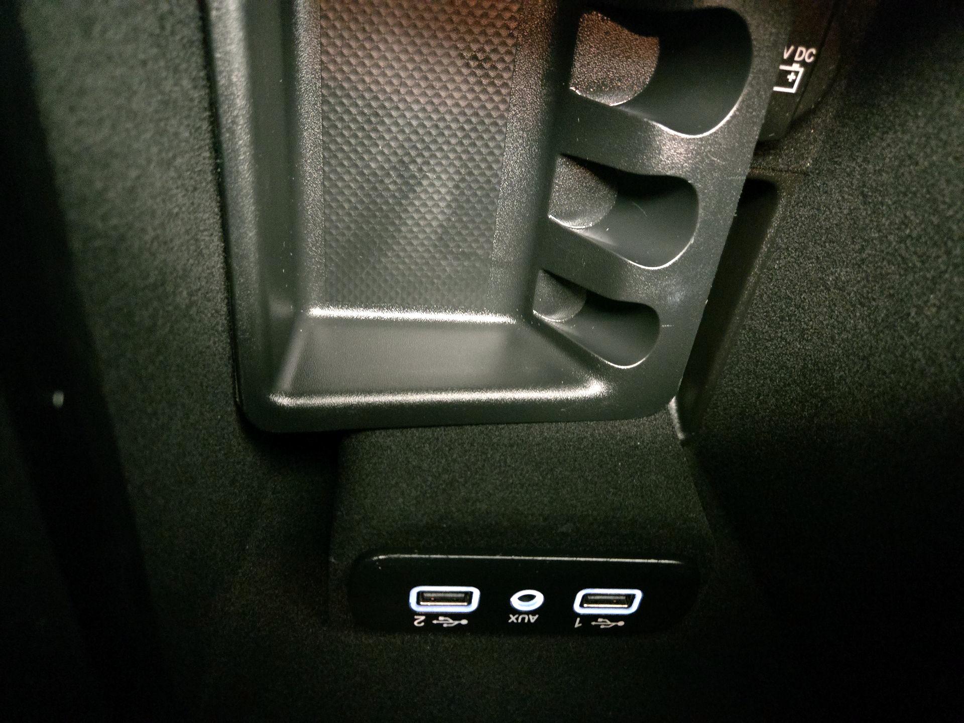 Thumbnail: 2023 Chrysler 300 - 18